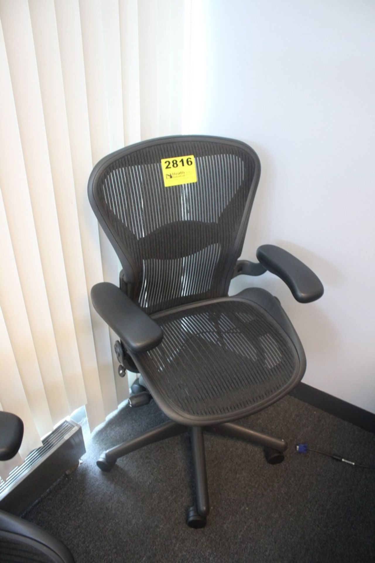 HERMAN MILLER AERON SIZE B, MESH BACK CASTER ARMCHAIR