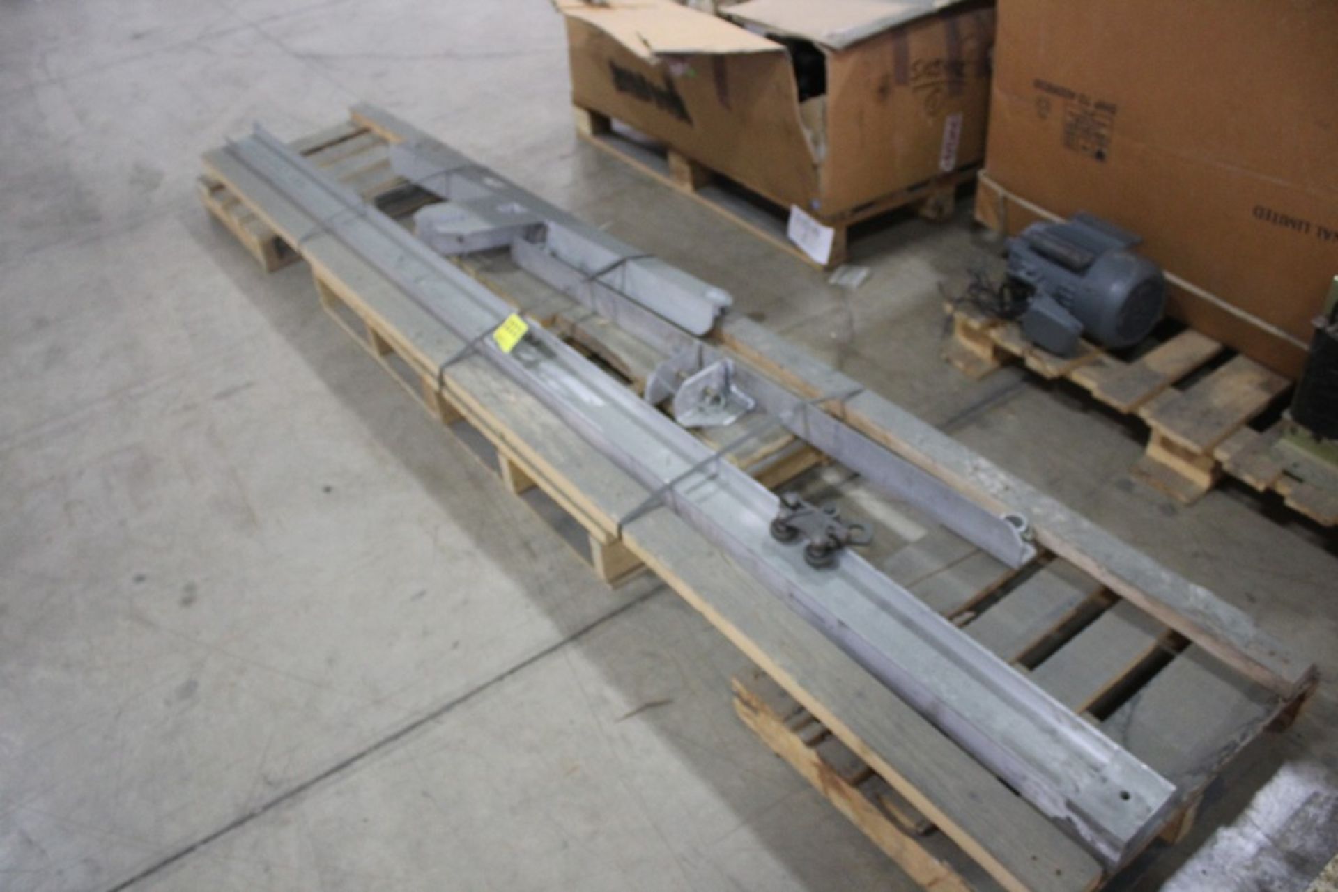 LIFTING BRACKET WITH TROLLEY, 400LB. CAP, ON PALLET