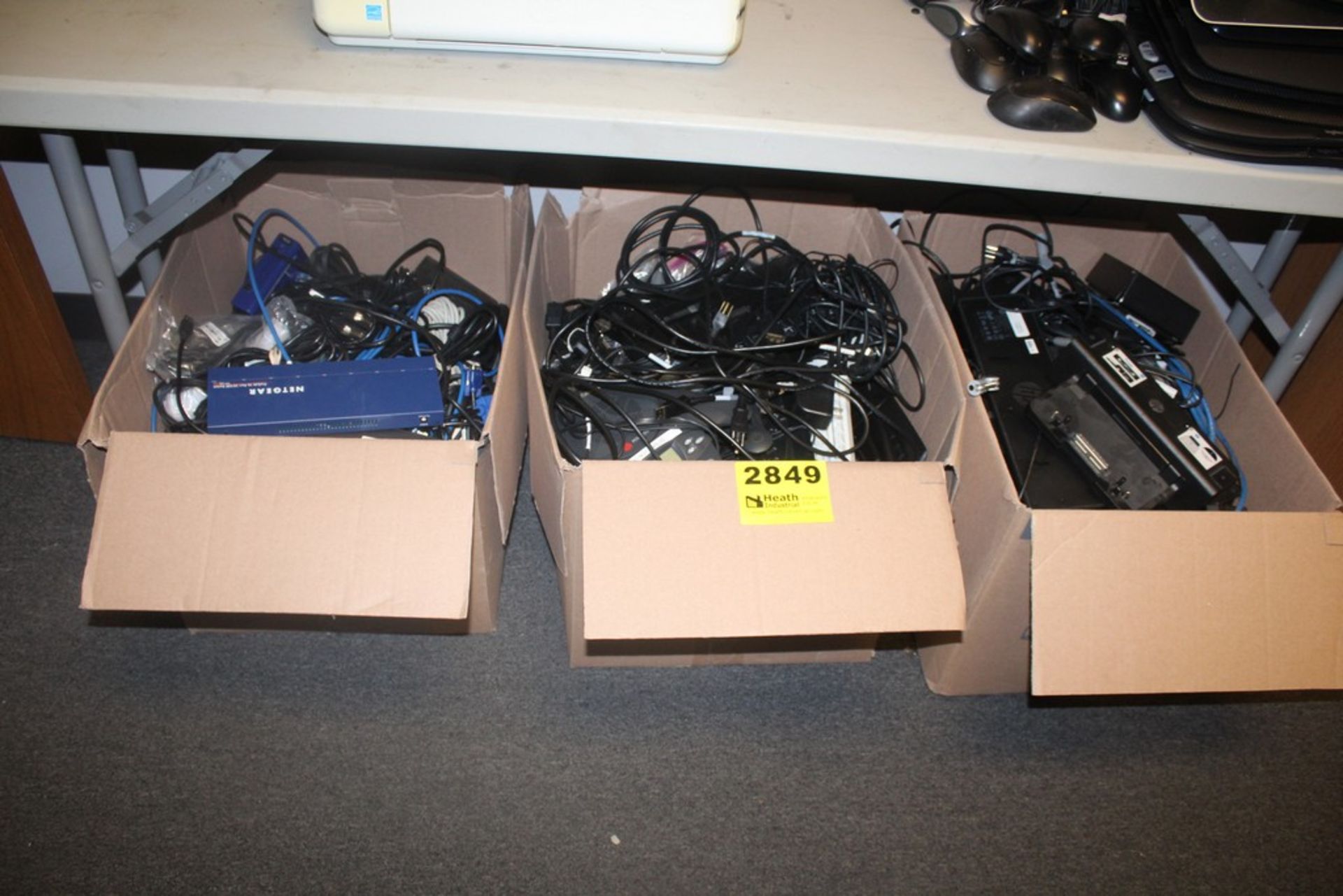 LARGE ASSORTMENT OF COMPUTER, TELEPHONE AND LAPTOP GEAR