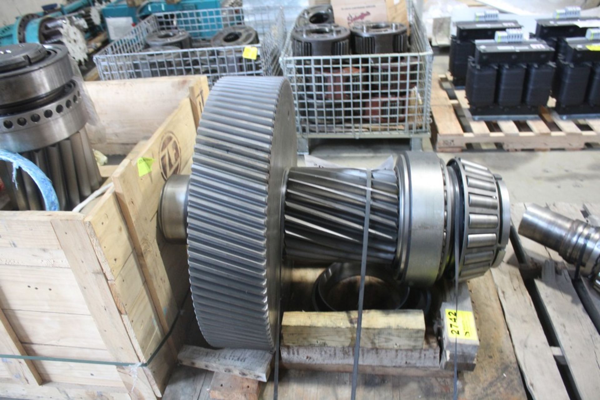 LARGE GEAR DRIVE ON PALLET