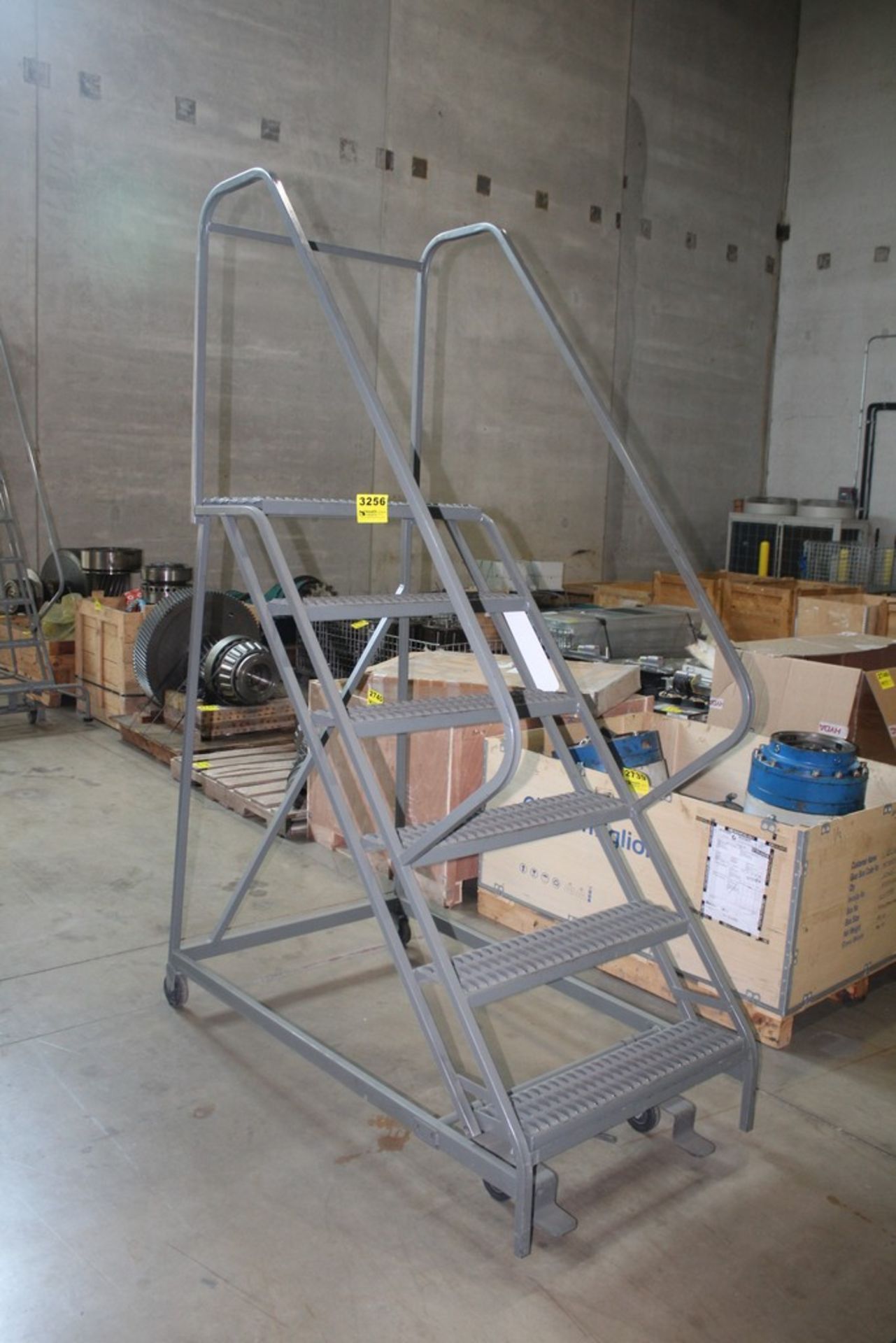 6-STEP PORTABLE WAREHOUSE LADDER