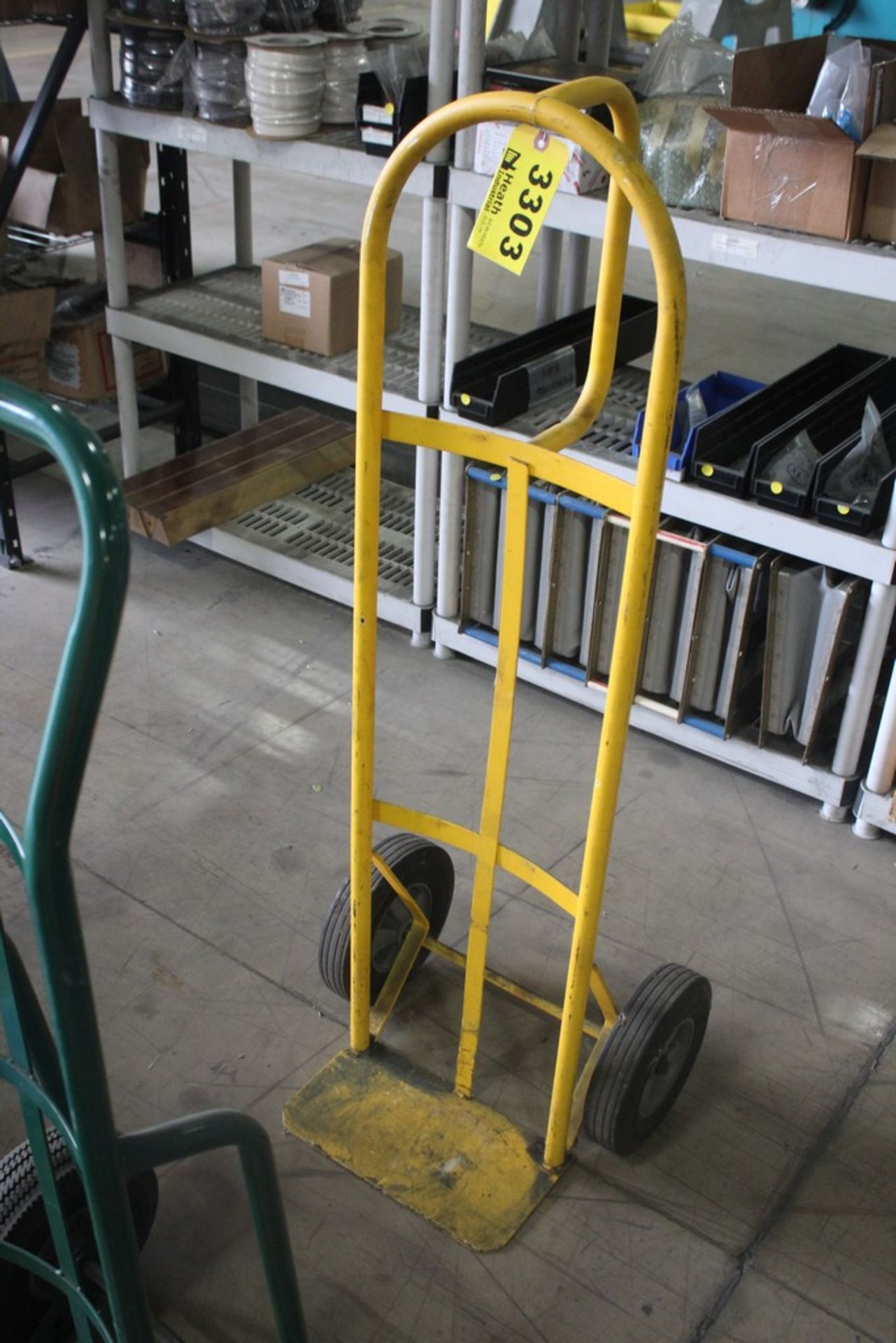 TWO WHEEL HAND TRUCK WITH PNEUMATIC TIRES