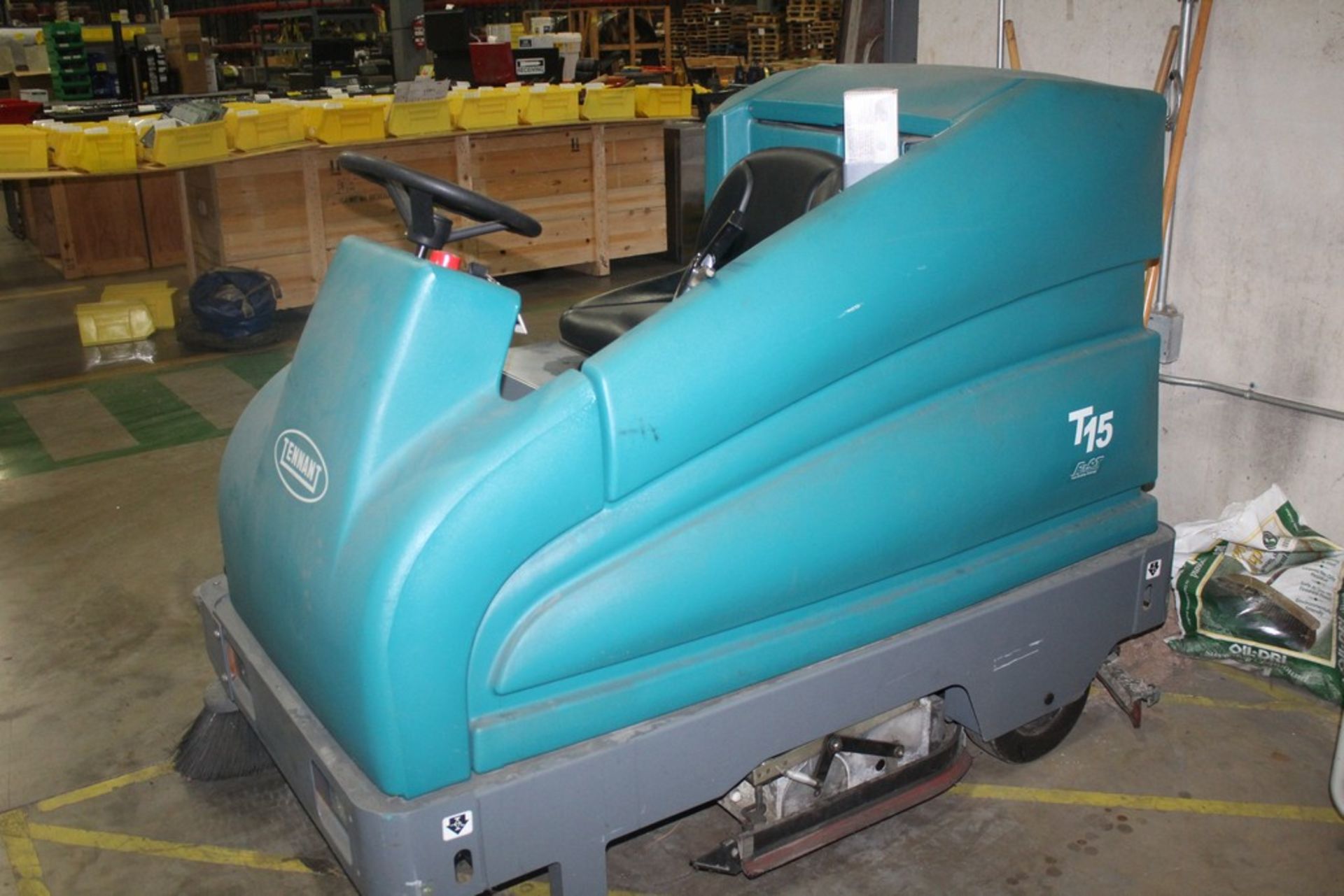 TENNANT MODEL T15 ELECTRIC RIDING FLOOR SCRUBBER, S/N T15-15871, 170 HOURS ON METER - Image 2 of 5