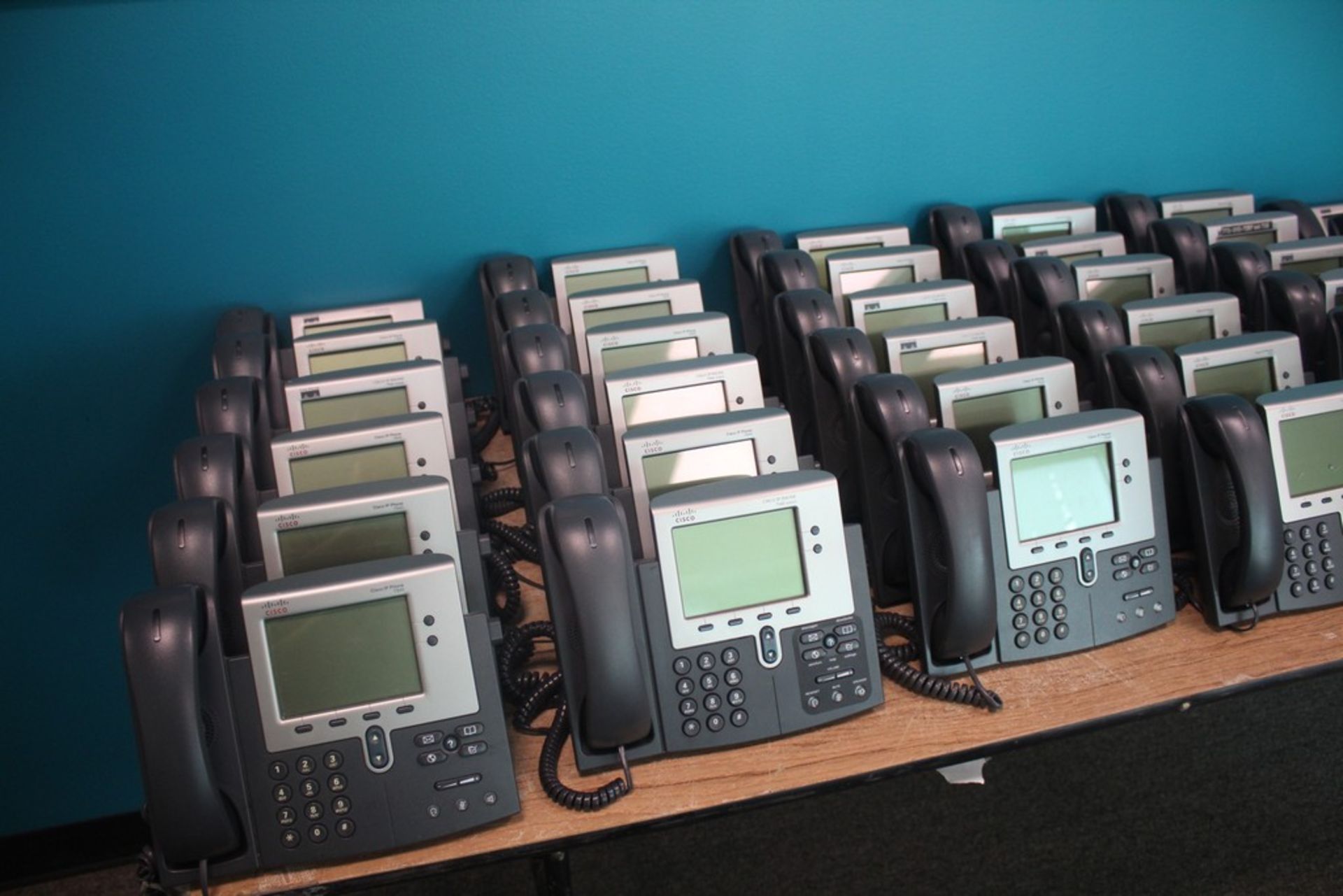 (70) CISCO MODEL 7940 IP PHONES - Image 2 of 3