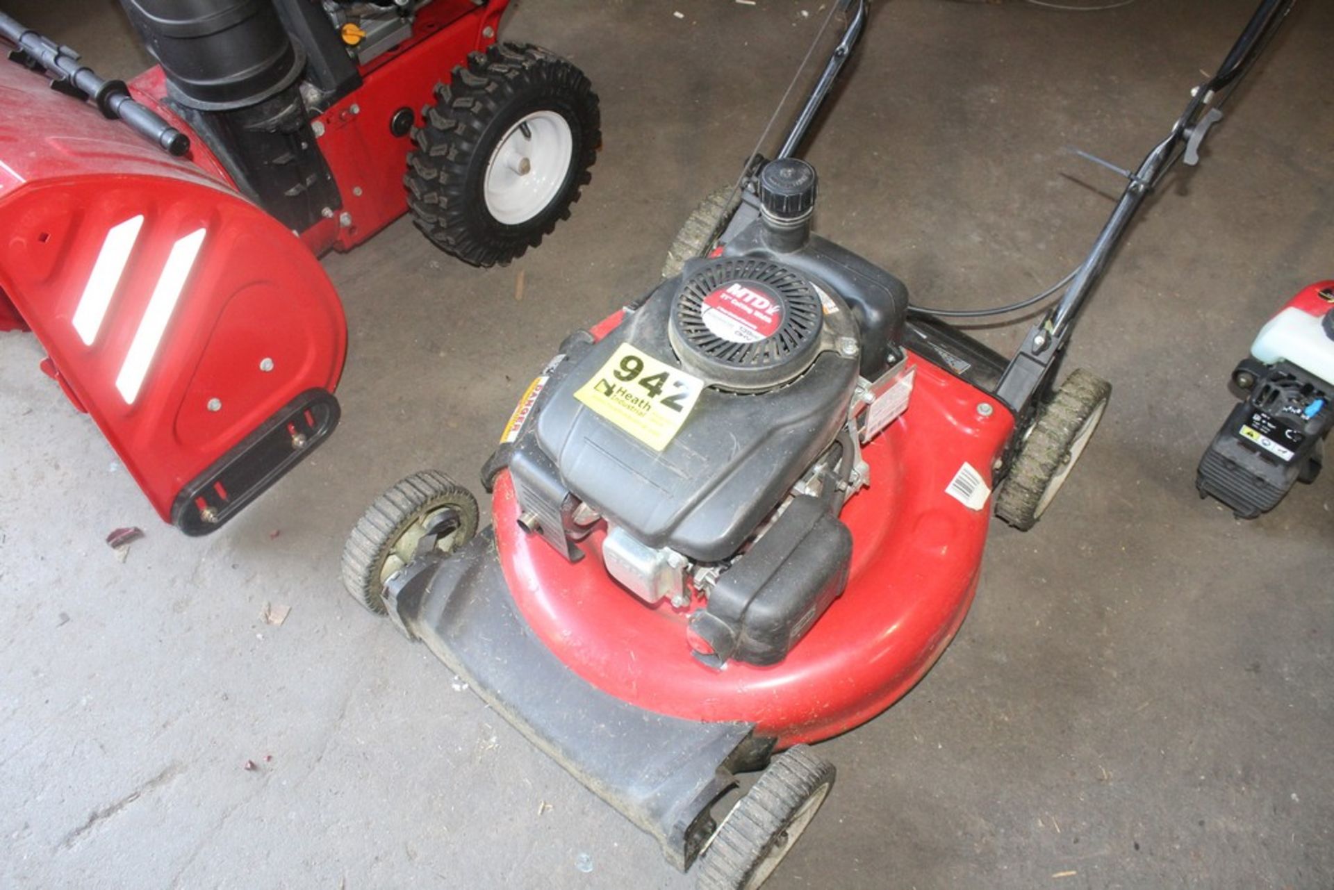 MTD 21" GAS PUSH MOWER WITH POWERMORE 139CC OHV ENGINE - Image 2 of 2
