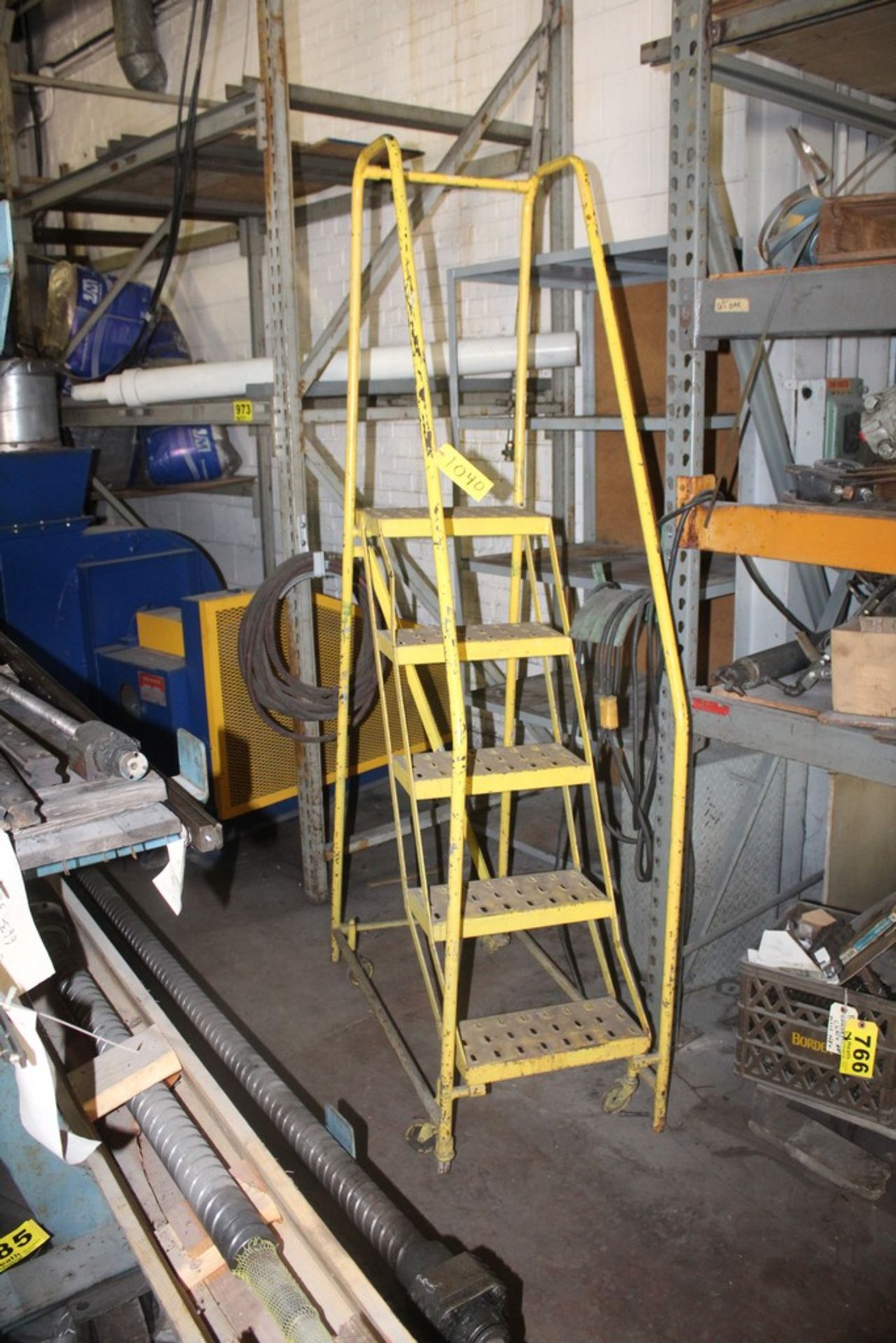 PORTABLE 5 STEP SAFETY LADDER