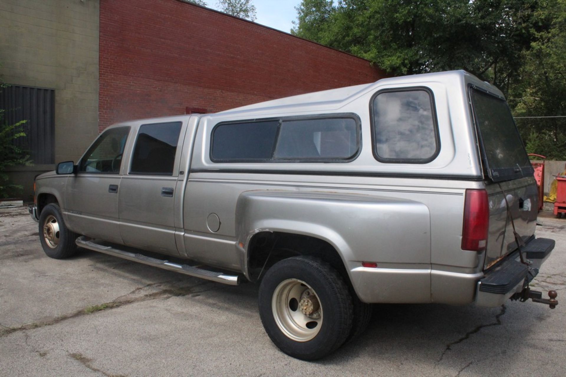 2000 CHEVROLET MODEL 3500LS DUALLY PICK-UP TRUCK, VIN: 1GCHC33J4YF46134, CREW CAB, AUTOMATIC - Image 5 of 8