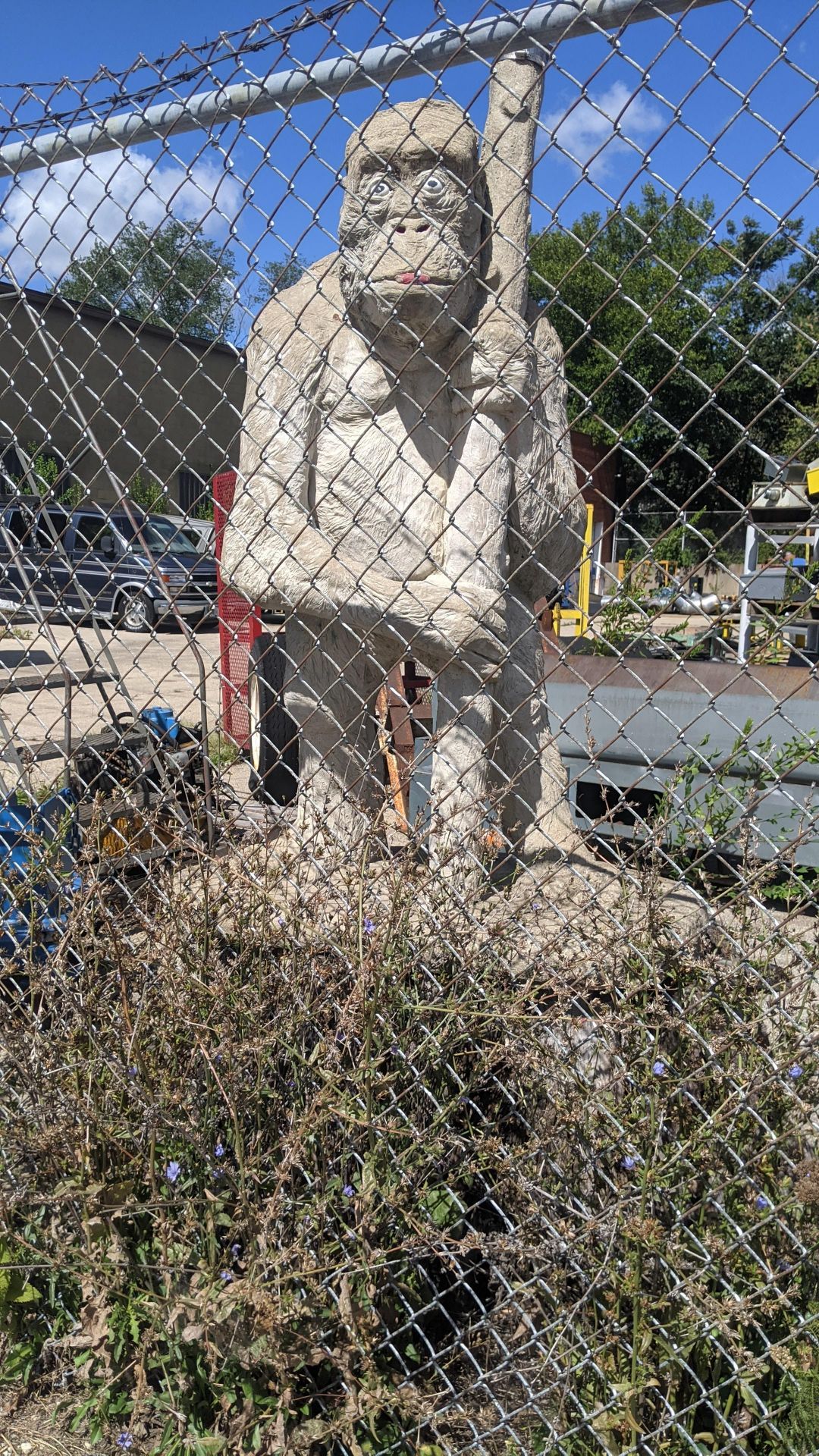 GORILLA STATUE