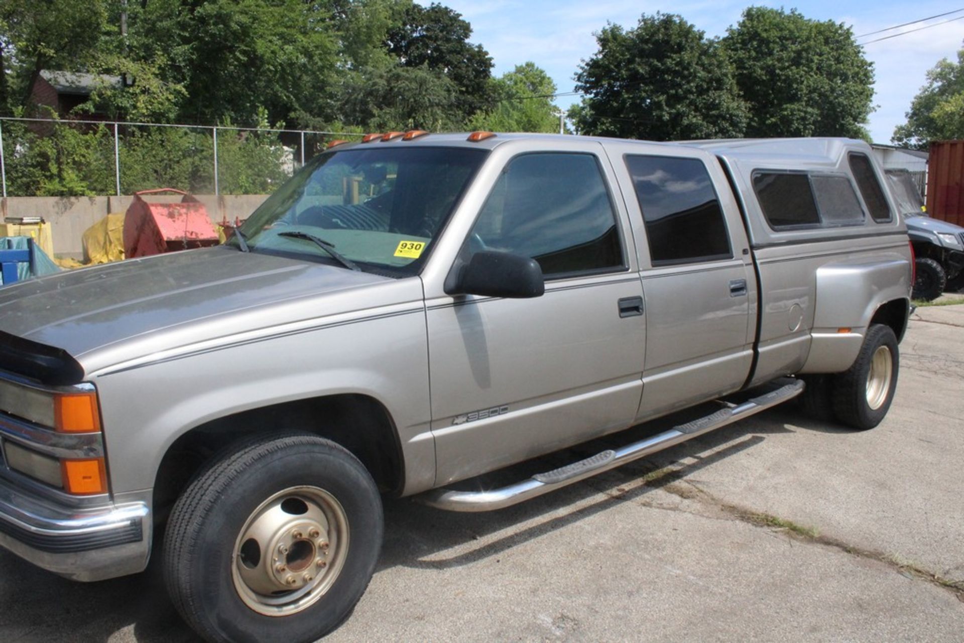 2000 CHEVROLET MODEL 3500LS DUALLY PICK-UP TRUCK, VIN: 1GCHC33J4YF46134, CREW CAB, AUTOMATIC