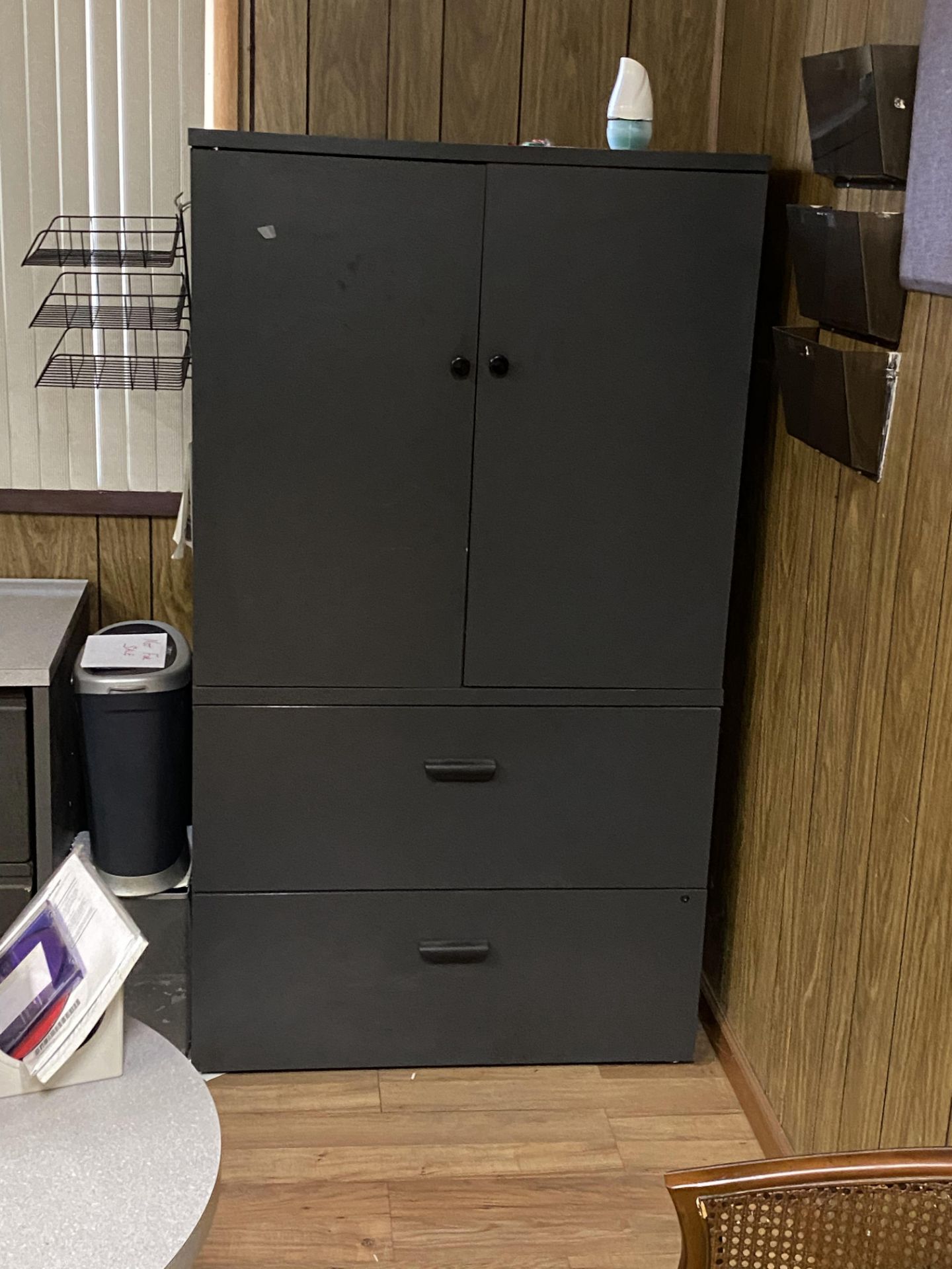 CORNER OFFICE UNIT WITH CREDENZA & STORAGE CABINET - Image 2 of 3