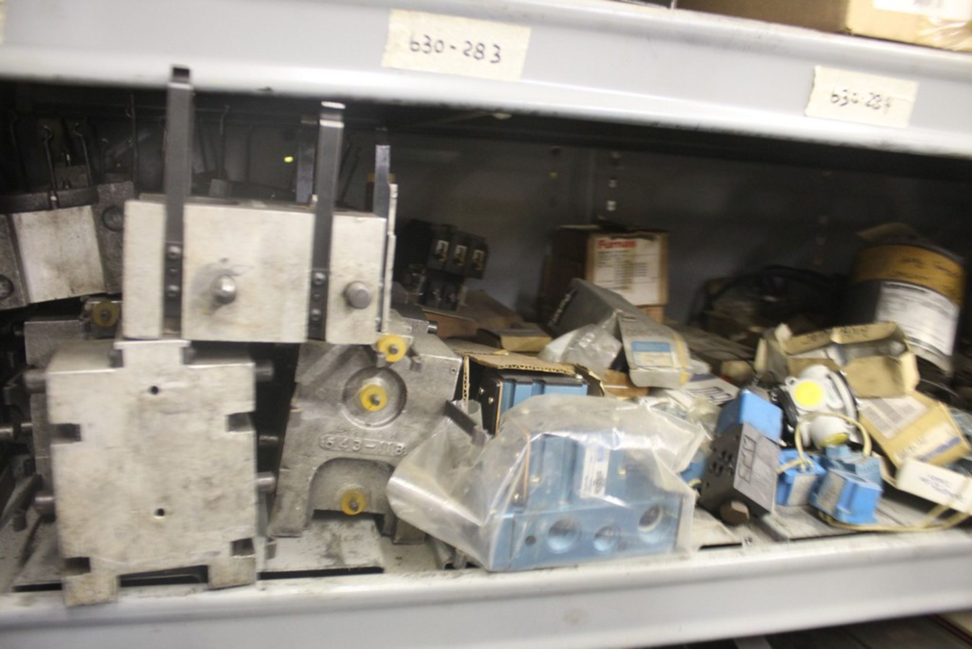 CONTENTS OF RACK INCLUDING ALLEN BRADLEY CONTROLS & VICKERS VALVUES - Image 2 of 5