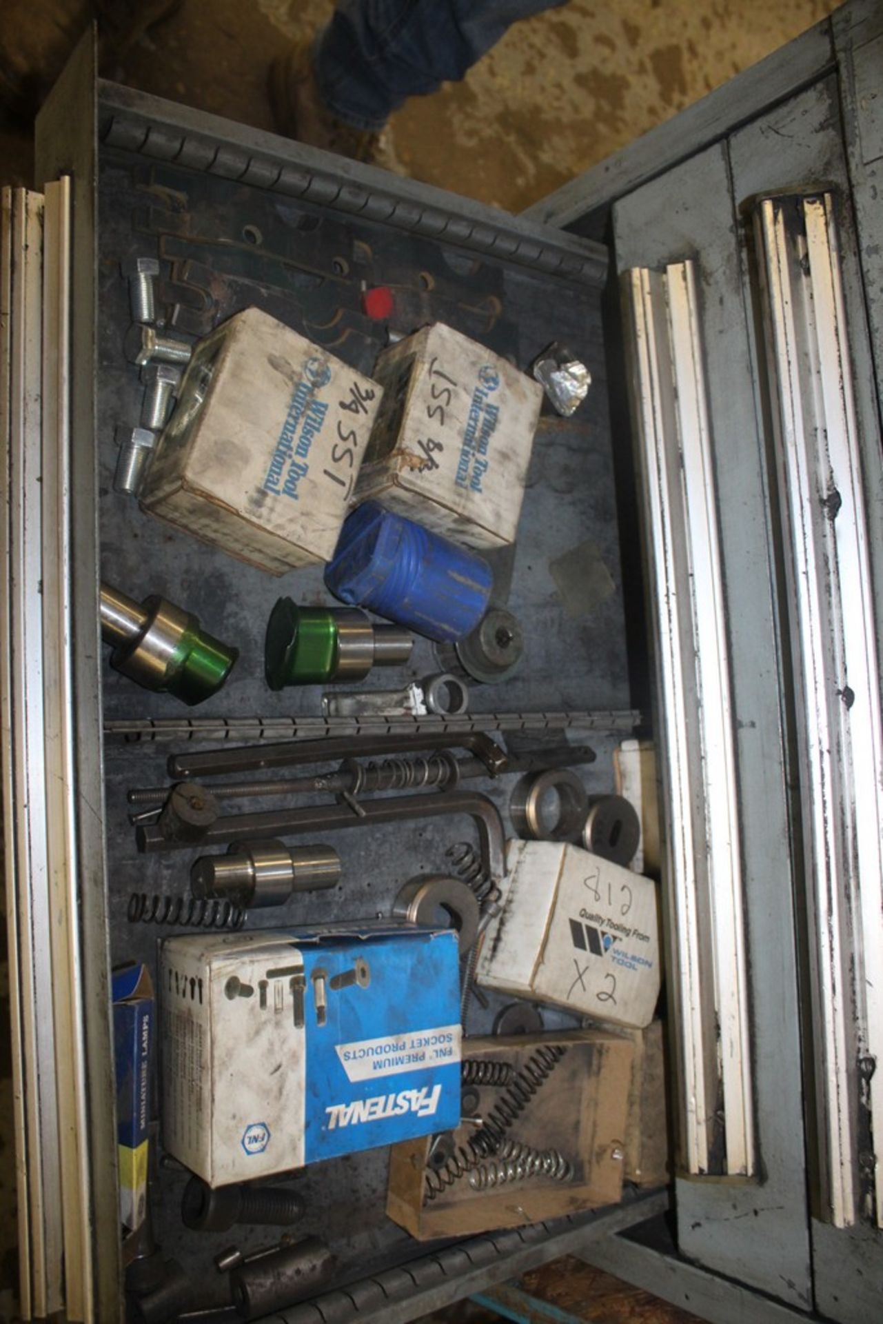 FIVE DRAWER TOOL CABINET WITH CONTENTS (PUNCHES & DIES) - Image 4 of 4