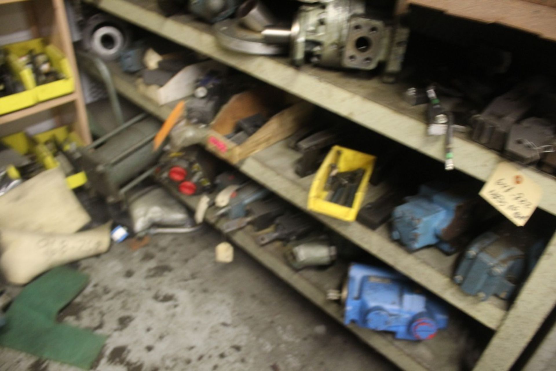 SHELVING UNIT WITH CONTENTS: HYDRAULIC MOTORS, FILTERS, ETC. - Image 4 of 4