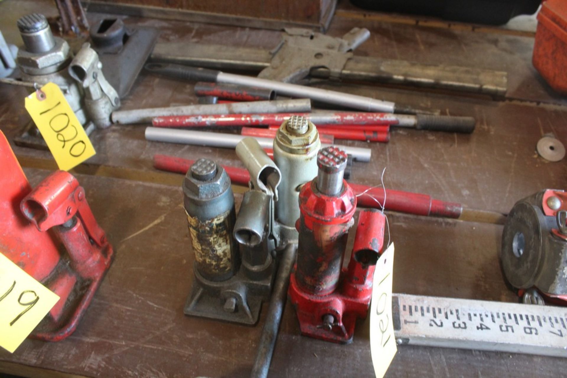 (3) HYDRAULIC JACKS