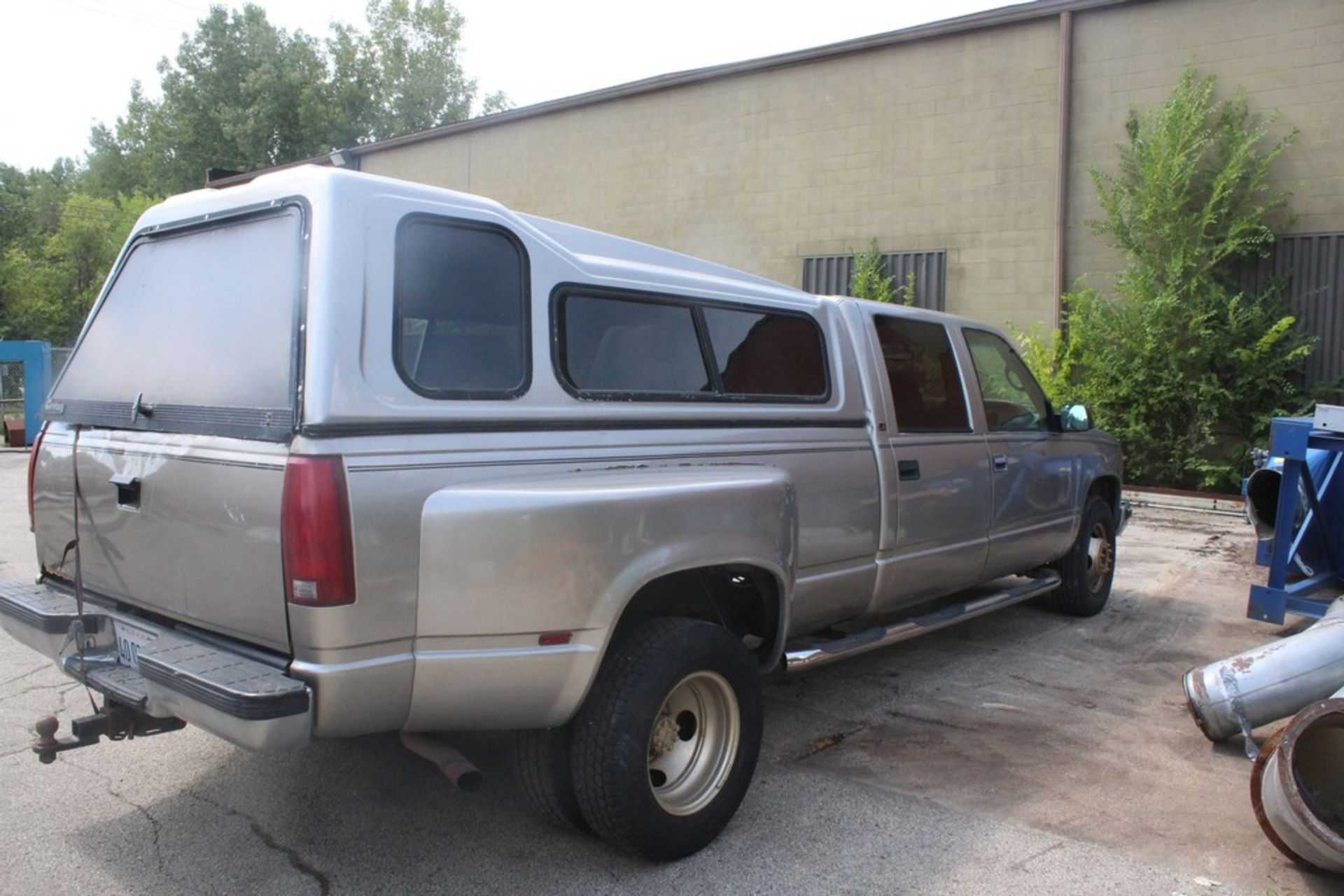 2000 CHEVROLET MODEL 3500LS DUALLY PICK-UP TRUCK, VIN: 1GCHC33J4YF46134, CREW CAB, AUTOMATIC - Image 3 of 8