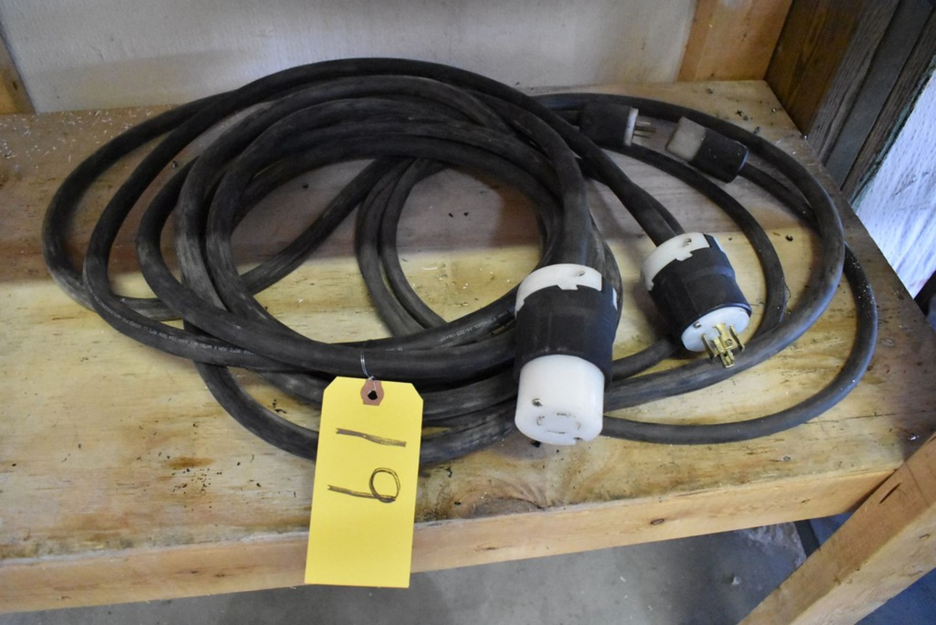 (2) HEAVY DUTY EXTENSION CORDS