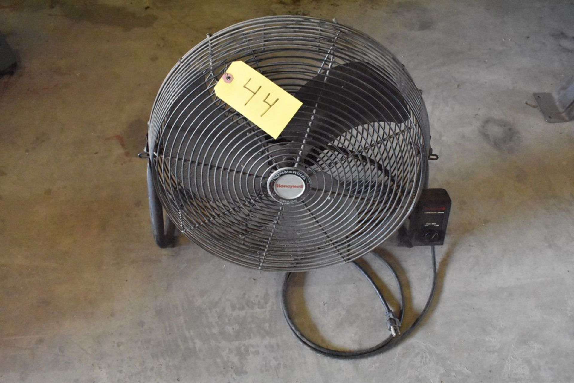 HONEYWELL 18" VARIABLE SPEED AIR CIRCULATOR