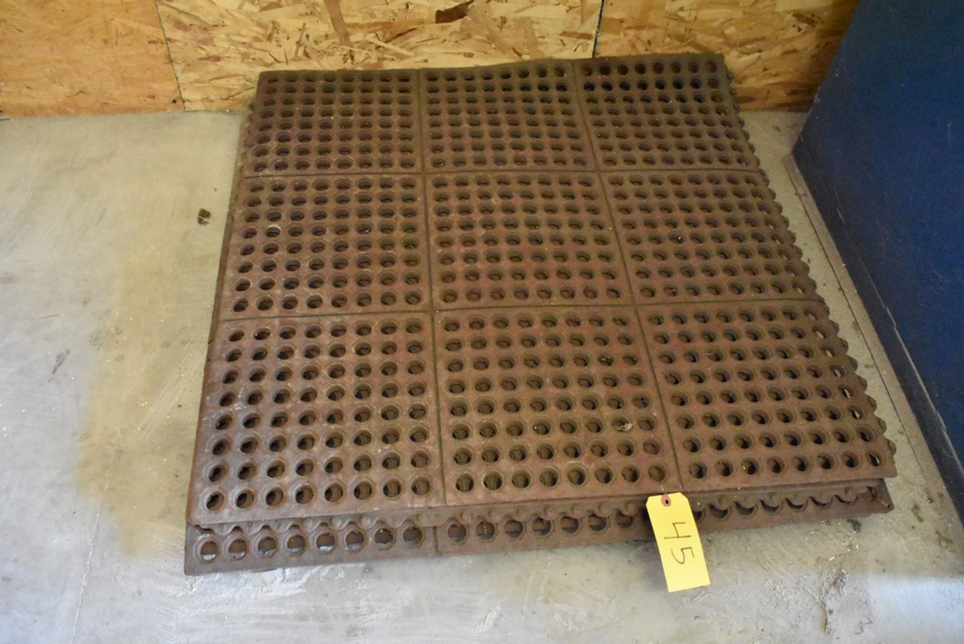 (6) 36" X 36" ANTI-FATIGUE MATS