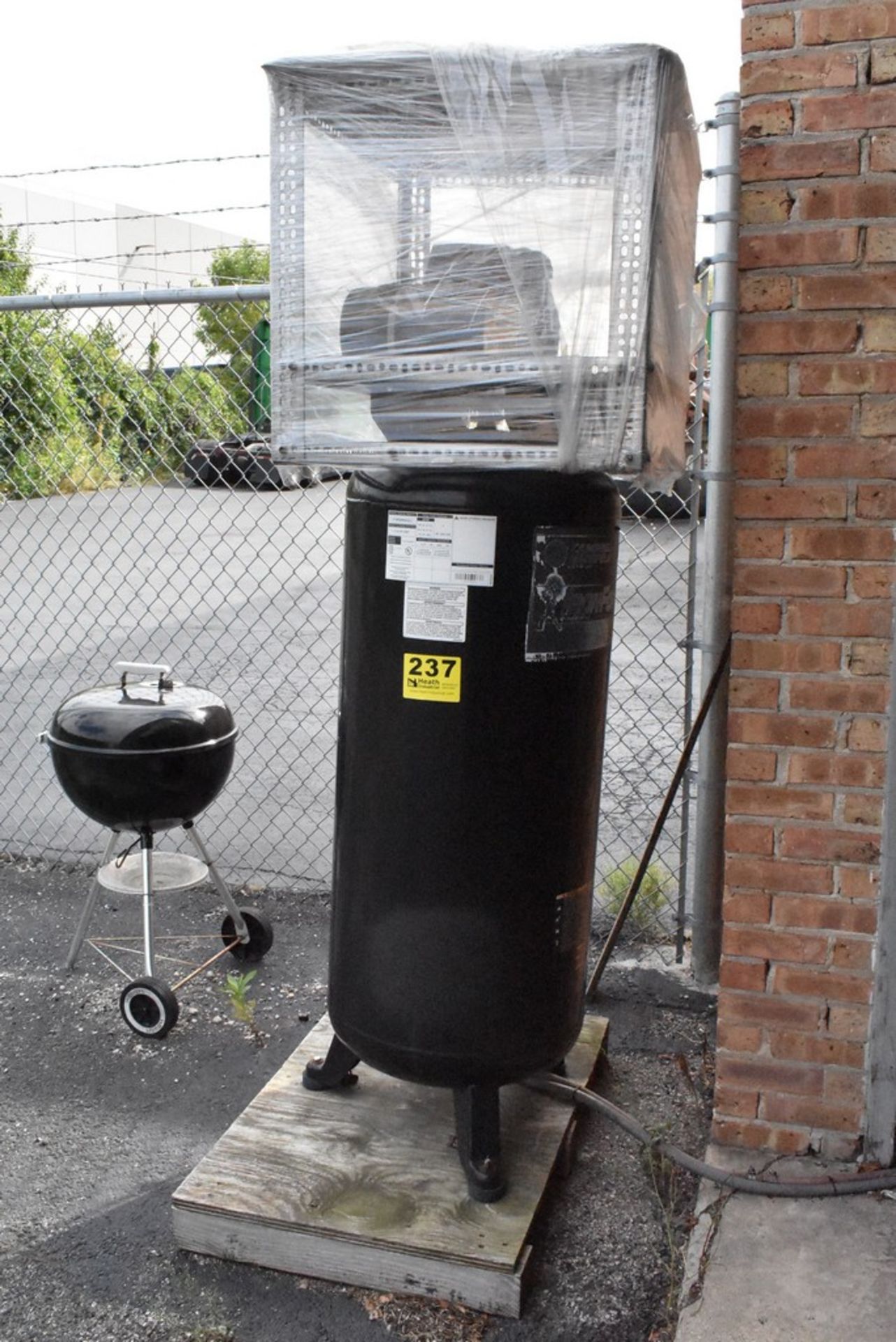 CAMPBELL HAUSFELD 7 HP VERTICAL TANK MOUNTED AIR COMPRESSOR, 60 GALLON TANK - Image 9 of 9