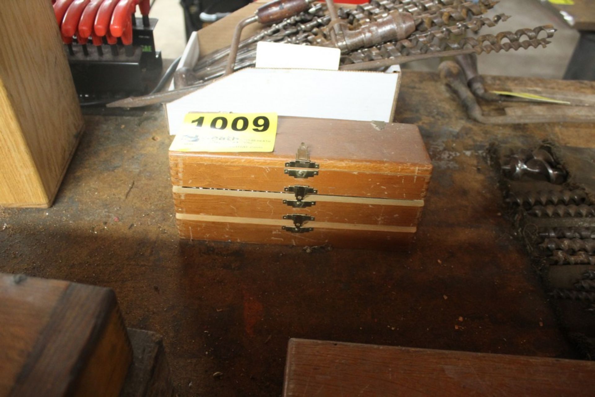 SET OF DRILL BITS WITH WOOD CASE - Image 2 of 2