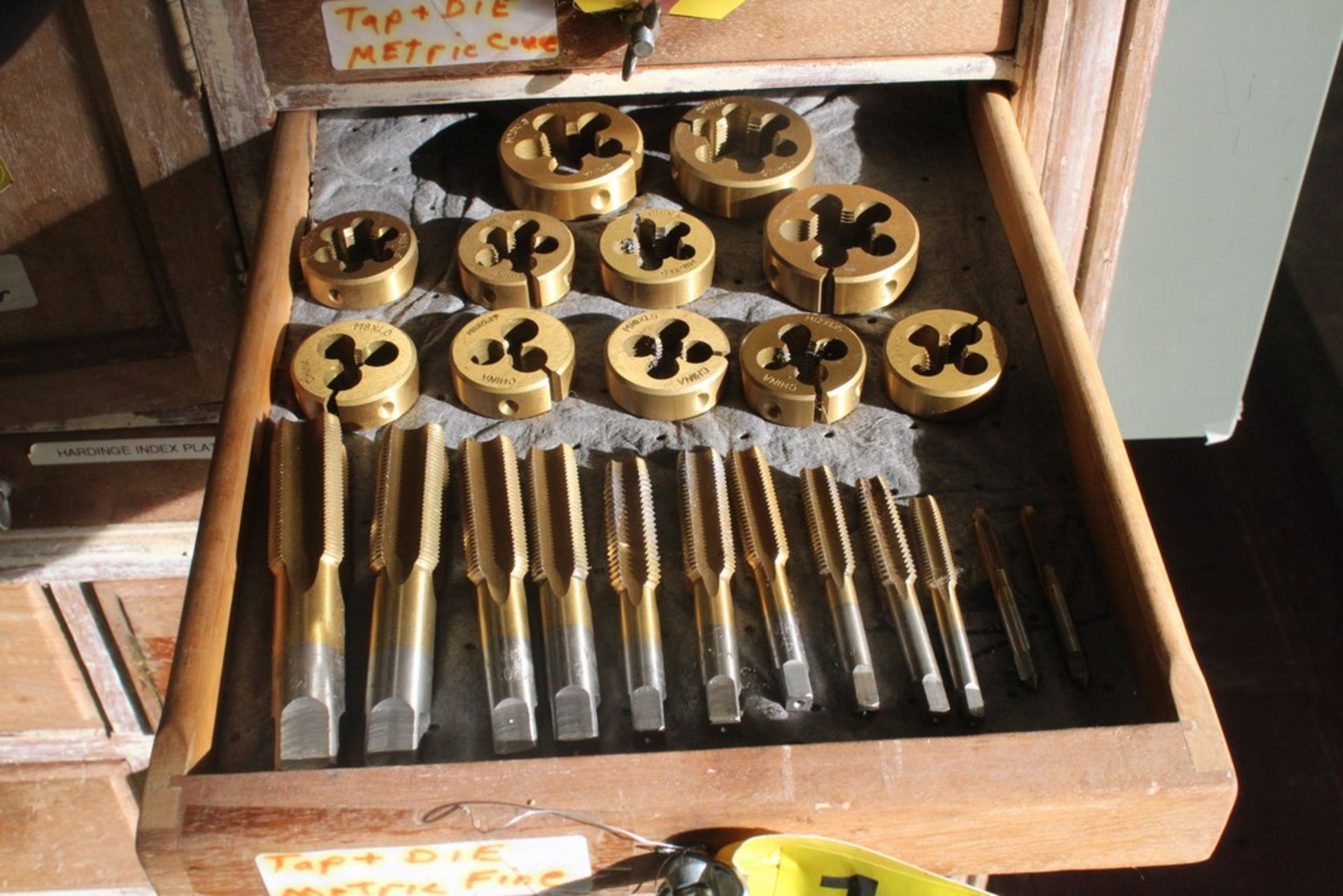 LARGE QTY OF OF TAPS & DIES IN DRAWER