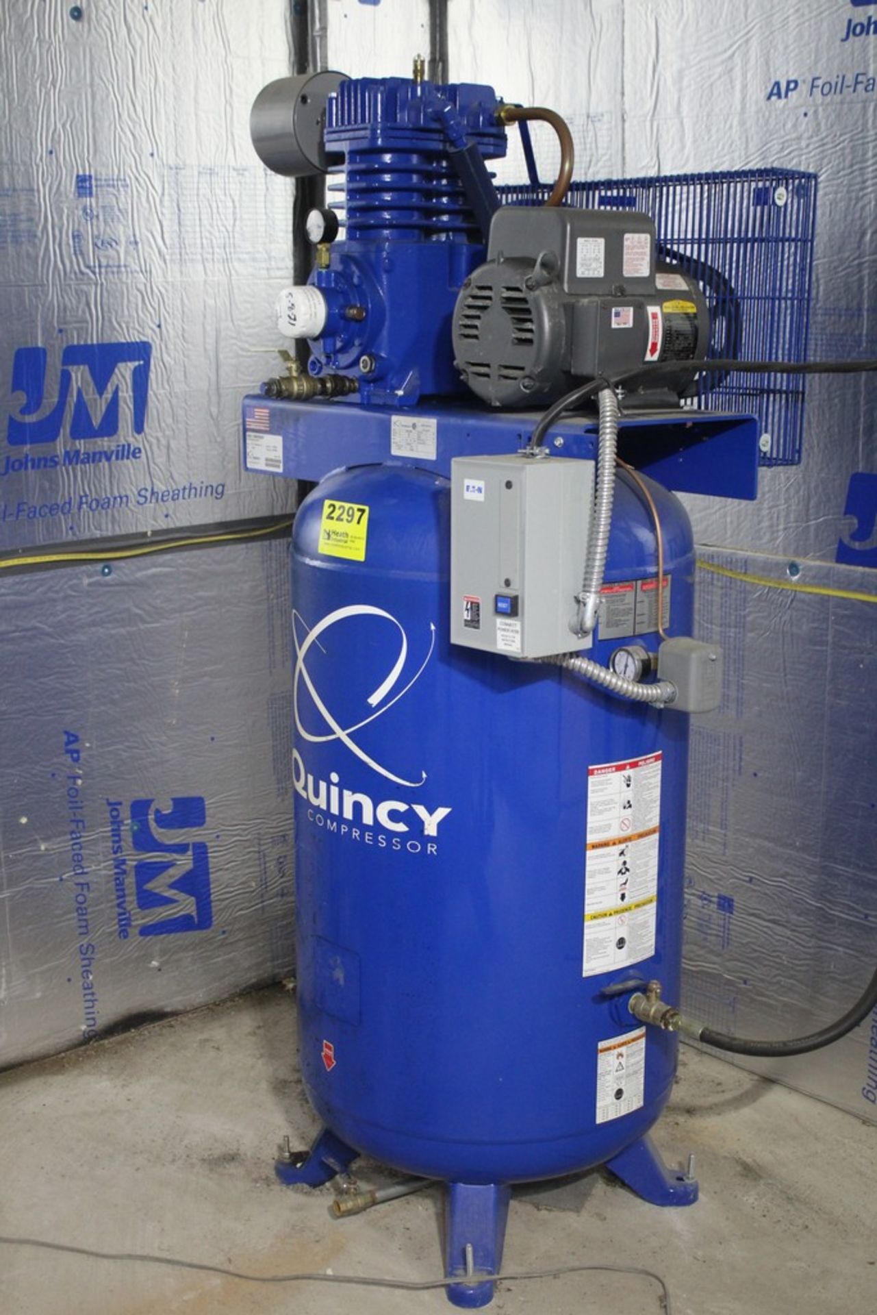 QUINCY VERTICAL TANK MOUNTED AIR COMPRESSOR