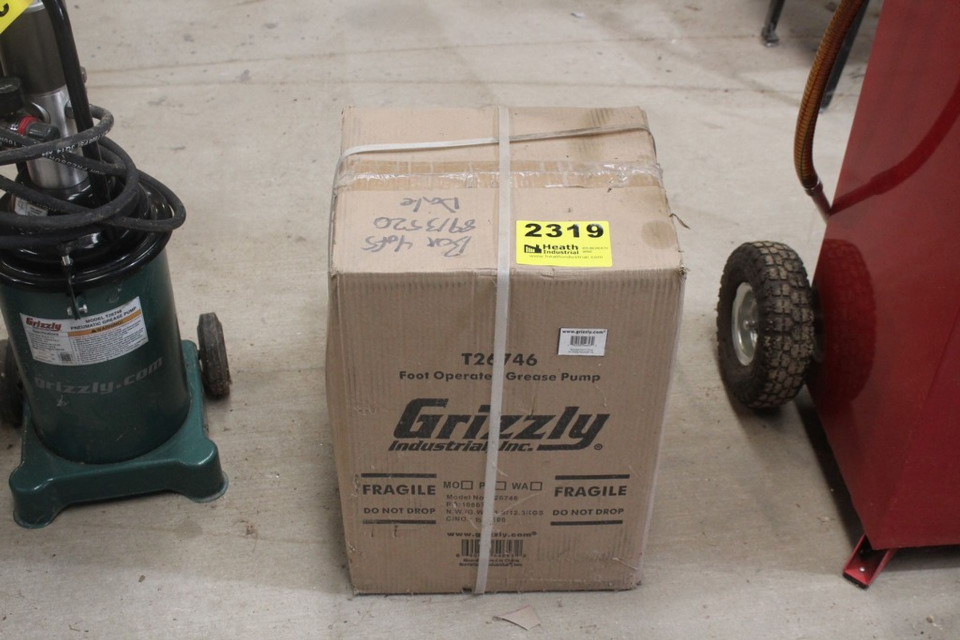 GRIZZLY MODEL 26746 FOOT OPERATED GREASE PUMP