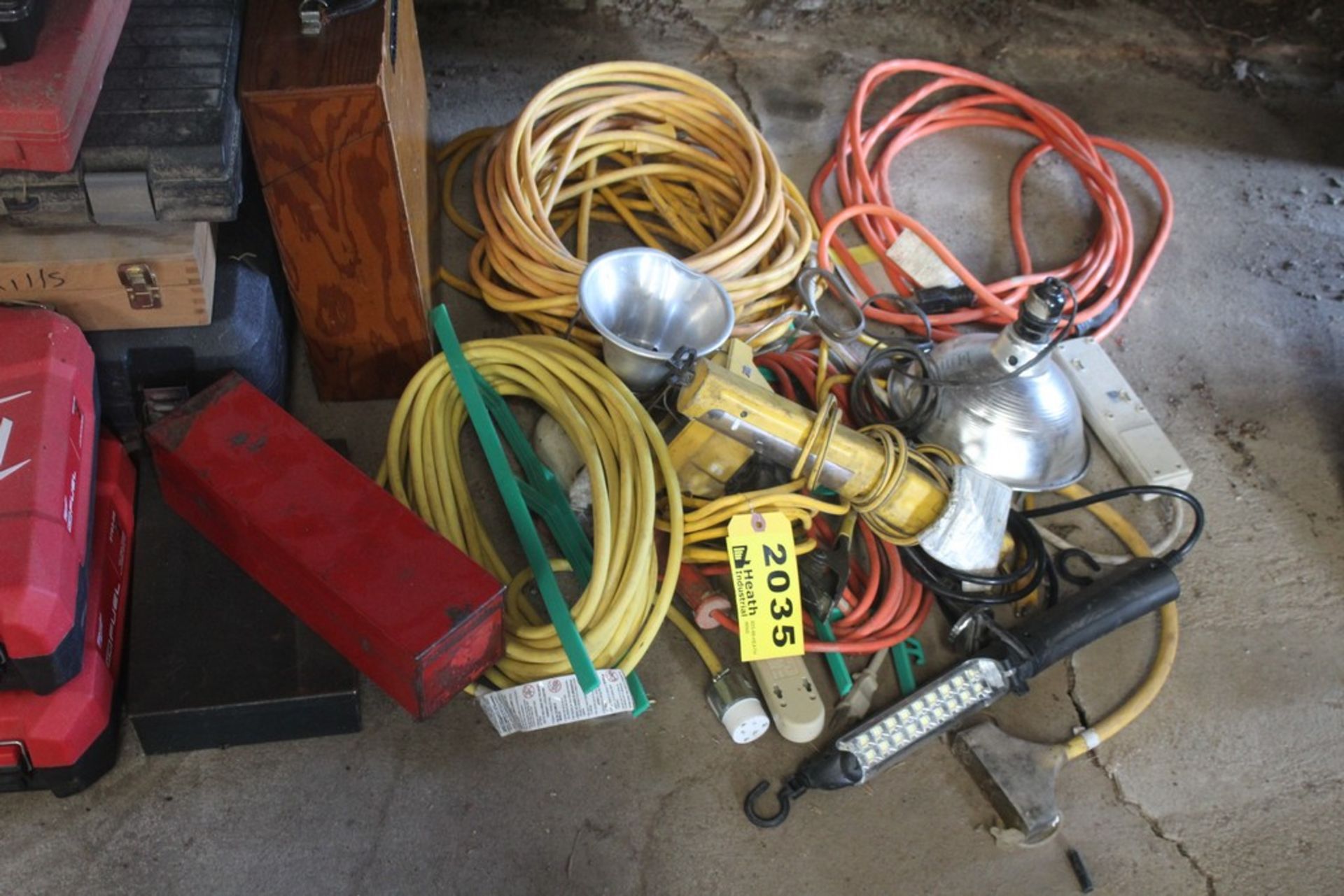 LARGE QTY OF EXTENSION CORDS & LIGHTS