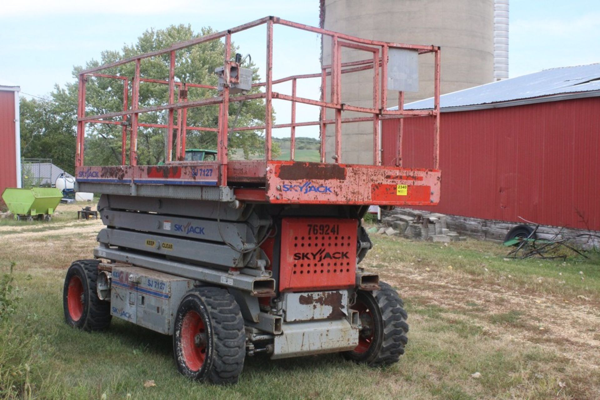 SKYJACK 27' MODEL SJ7127 4X4 ELEVATING SCISSOR LIFT, S/N 341484 (NEW 2005), 1,500 LB. CAPACITY, - Image 2 of 11