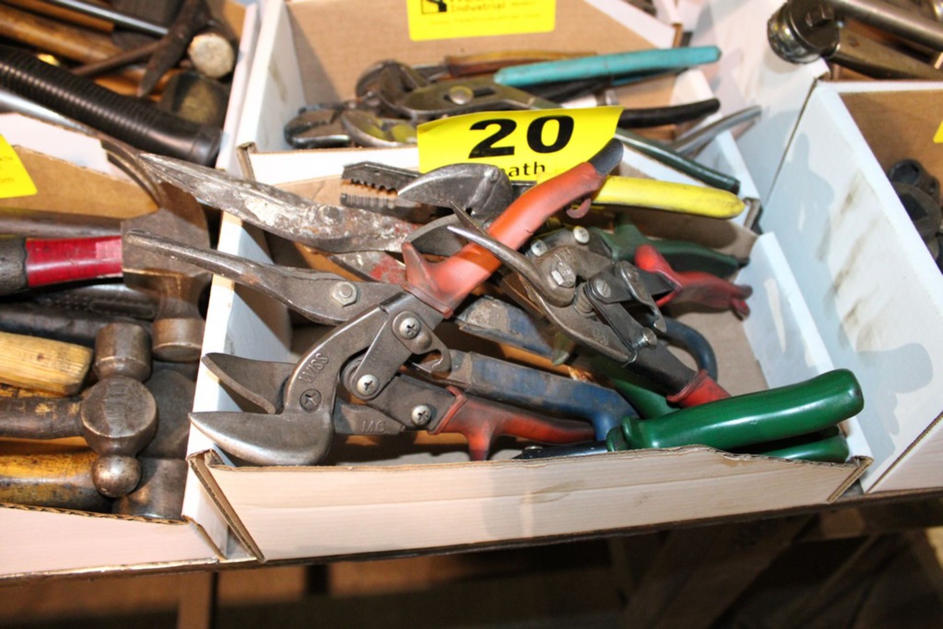 ASSORTED SHEARS IN BOX