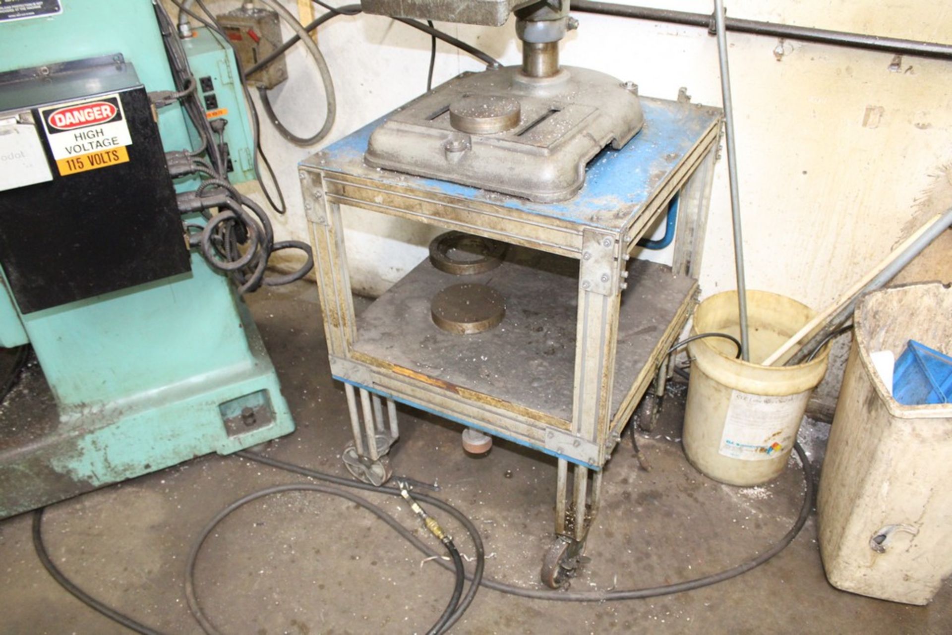 DELTA ROCKWELL 15" BENCH TOP DRILL PRESS WITH CART - Image 5 of 5