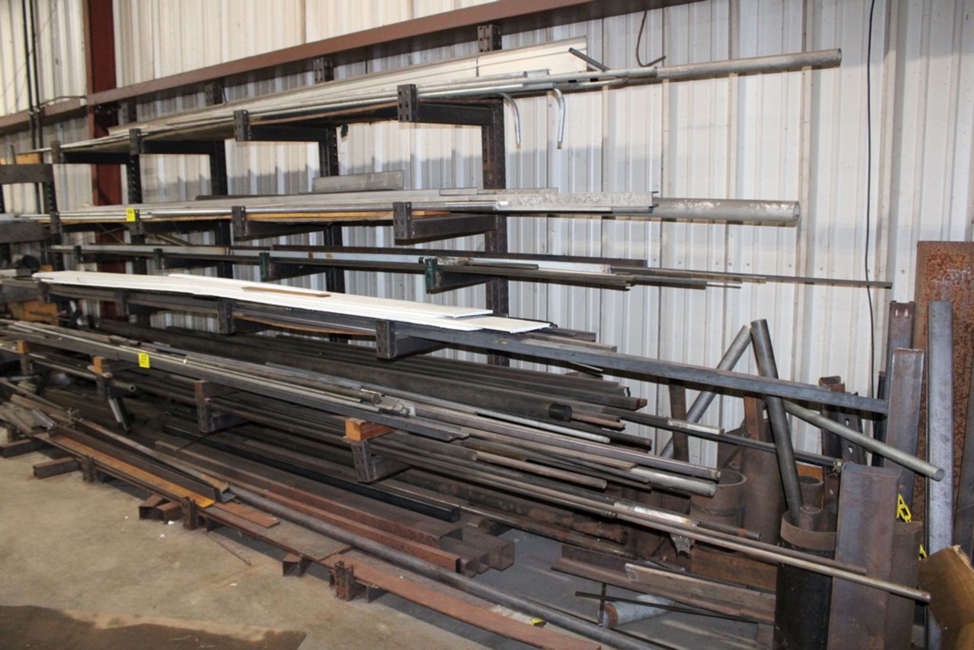 LARGE QTY OF ALUMINUM & STEEL STOCK ON RACK