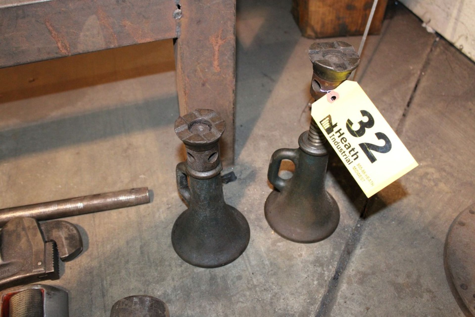 (2) VULCAN SCREW JACKS