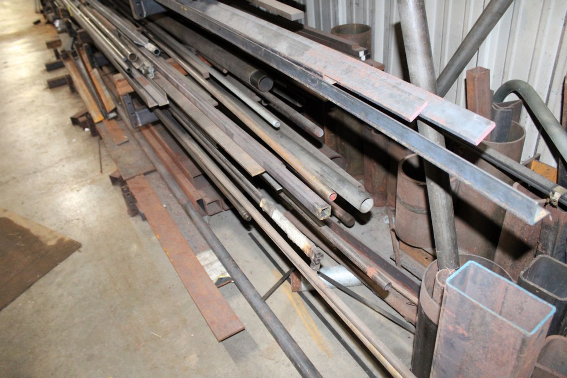 LARGE QTY OF ALUMINUM & STEEL STOCK ON RACK - Image 4 of 7