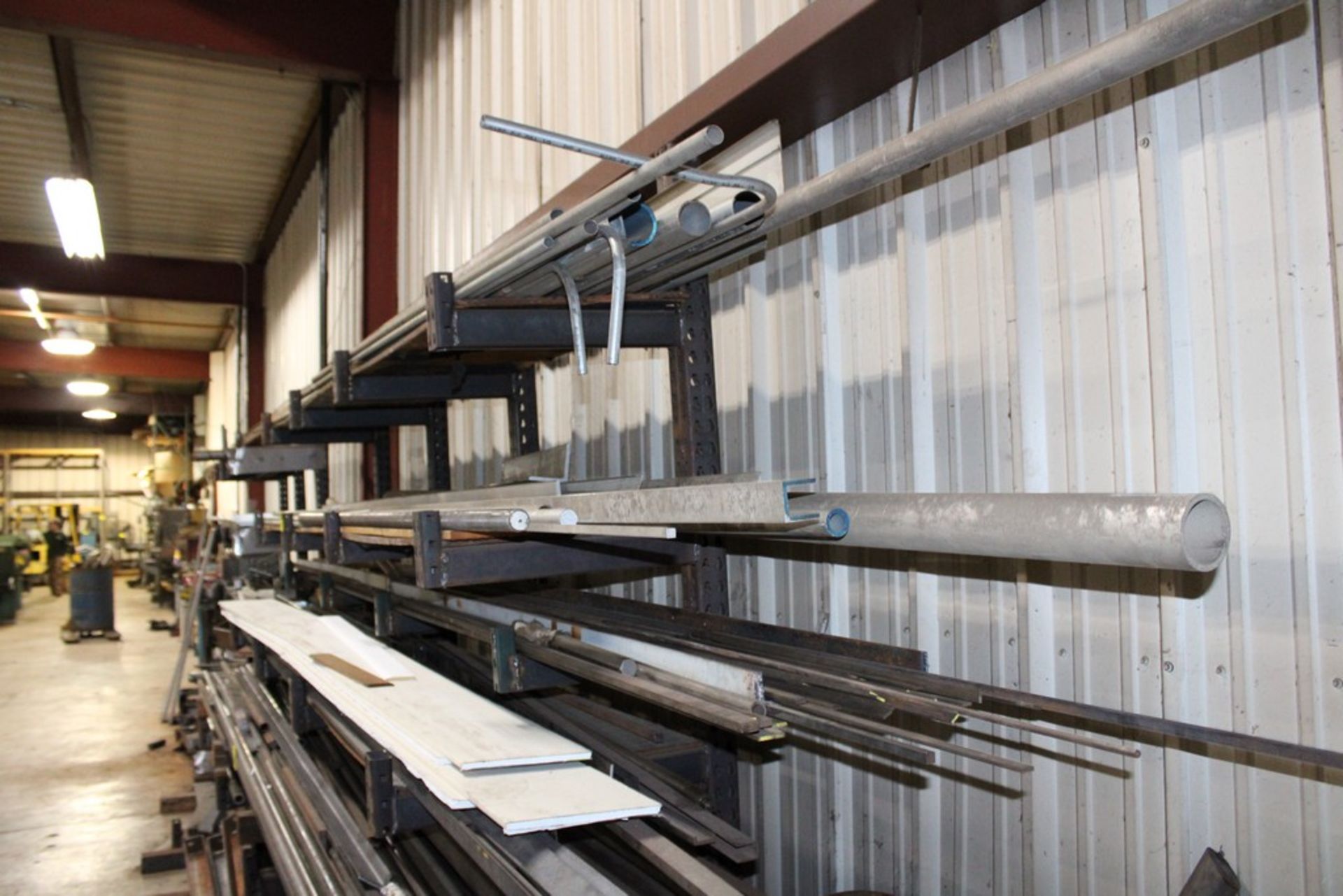 LARGE QTY OF ALUMINUM & STEEL STOCK ON RACK - Image 5 of 7