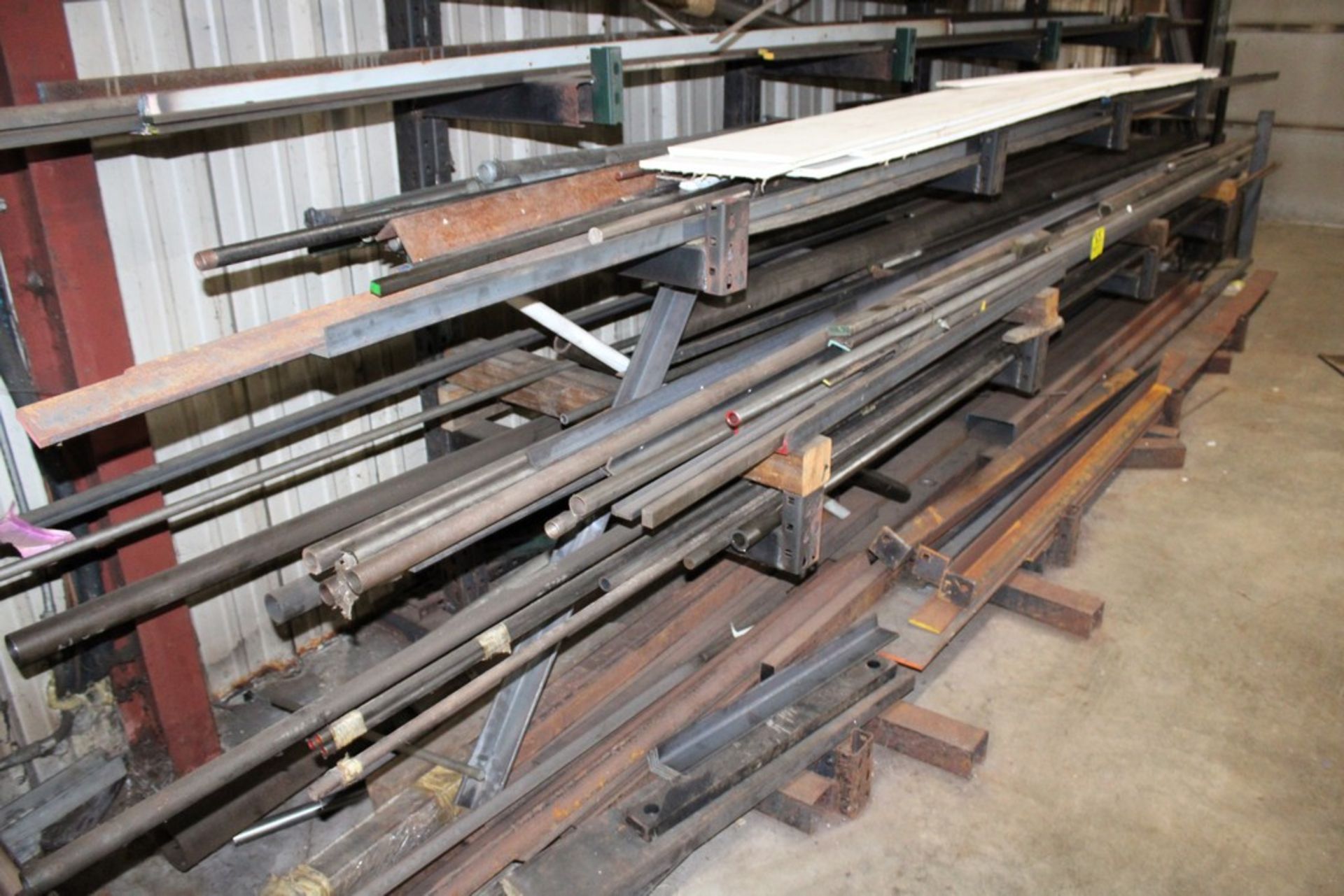 LARGE QTY OF ALUMINUM & STEEL STOCK ON RACK - Image 6 of 7