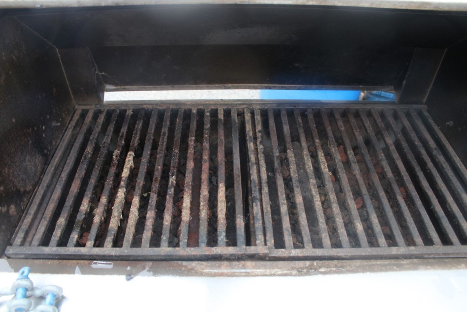 CHARCOAL GRILL WITH 30" X 16" COOKING SURFACE - Image 2 of 2