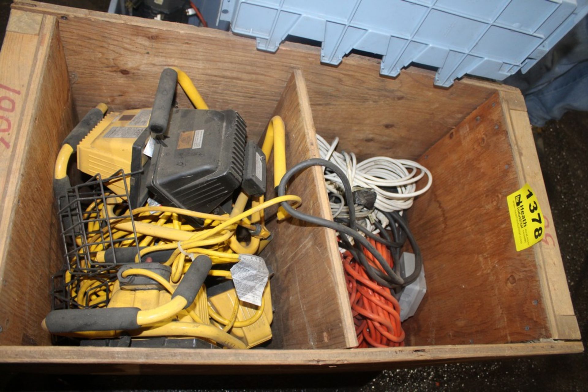 ASSORTED TEMPORARY WORK LIGHTS IN CRATE
