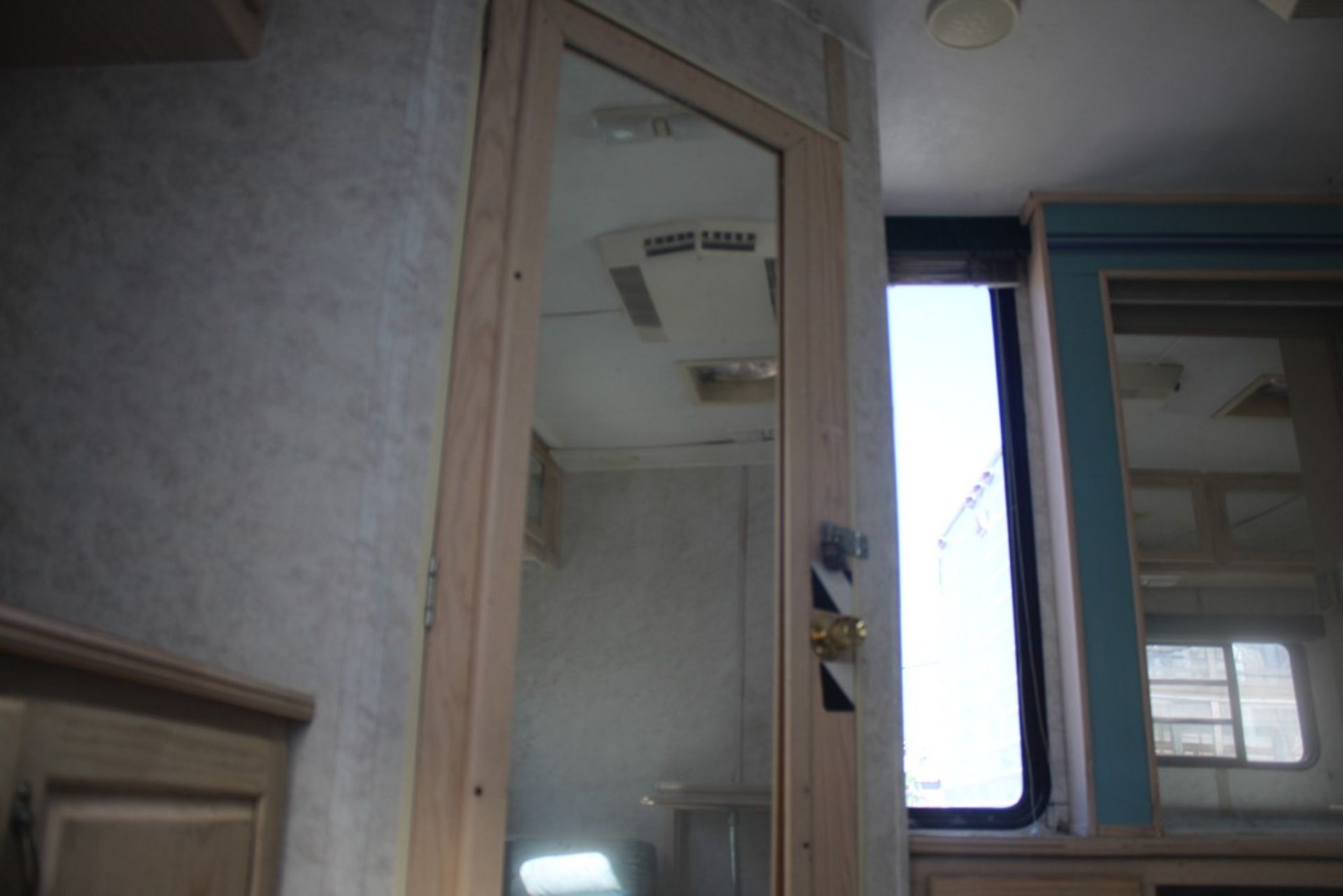 HARMAR TRI-AXLE DRESSING ROOM TRAILER - Image 5 of 6