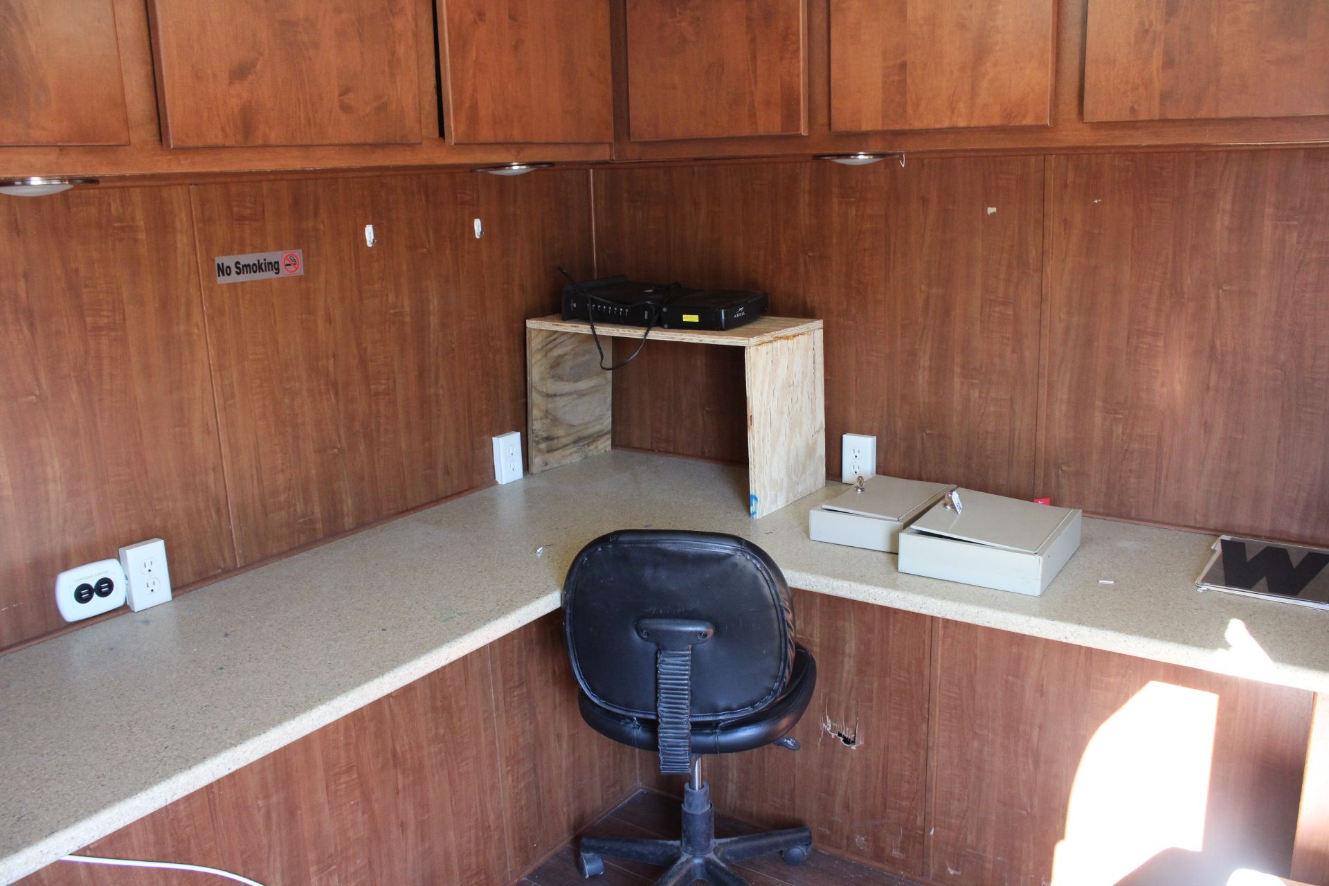 21’ LEX Custom Made Two Room Office Trailer - Image 3 of 7