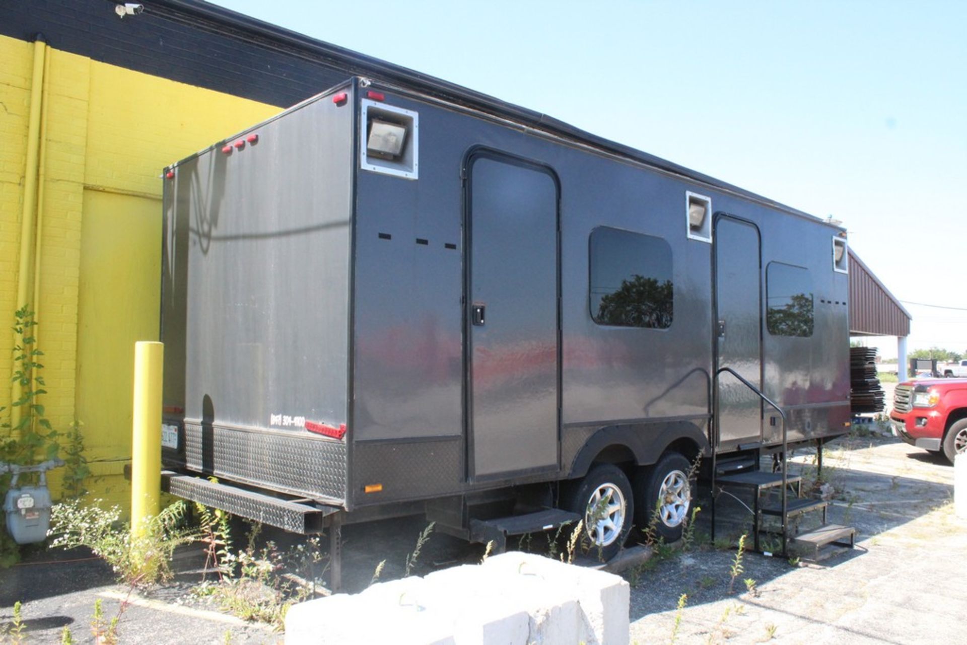 21’ LEX Custom Made Two Room Office Trailer - Image 2 of 7