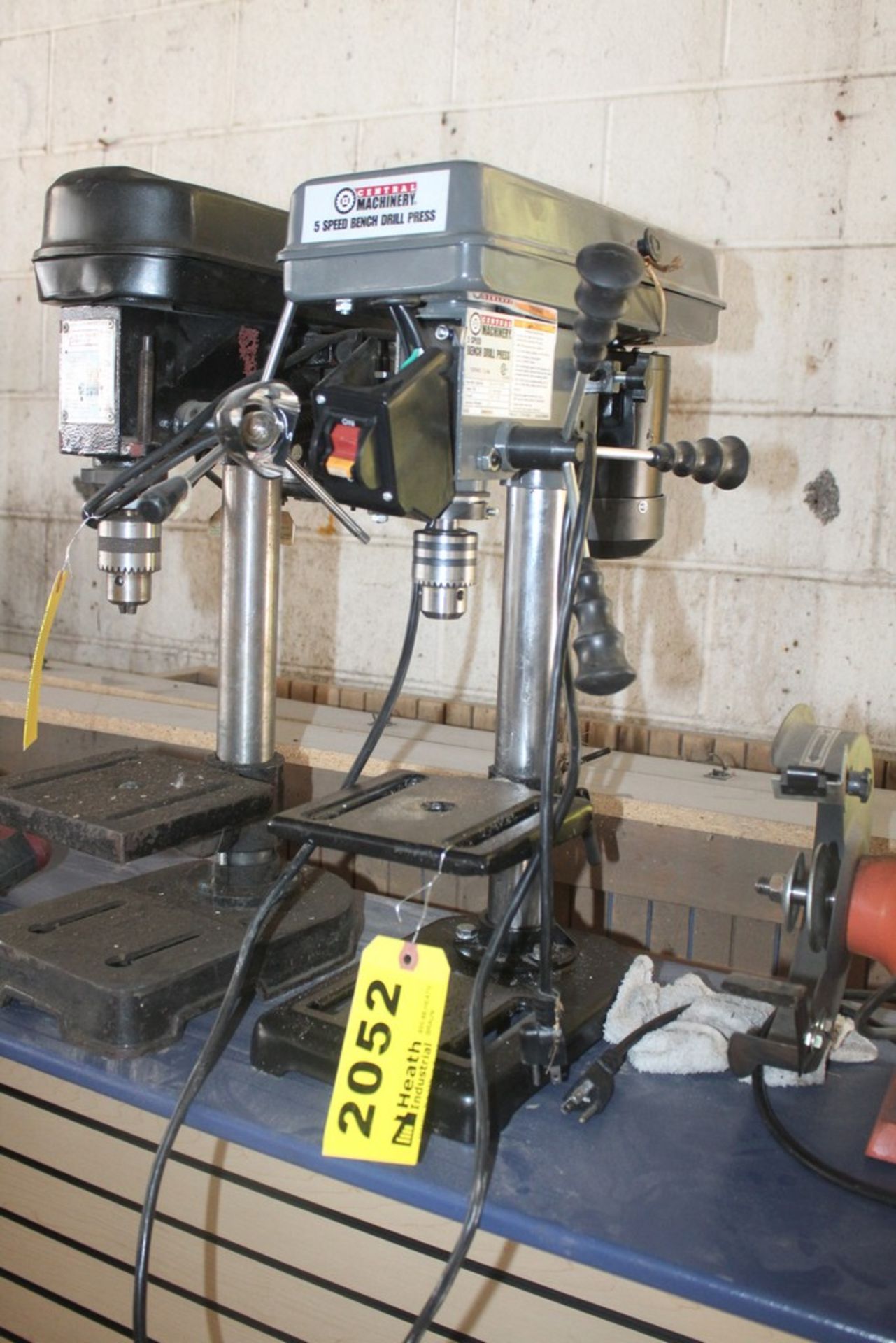 CENTRAL MACHINERY 5-SPEED BENCH-TOP DRILL PRESS