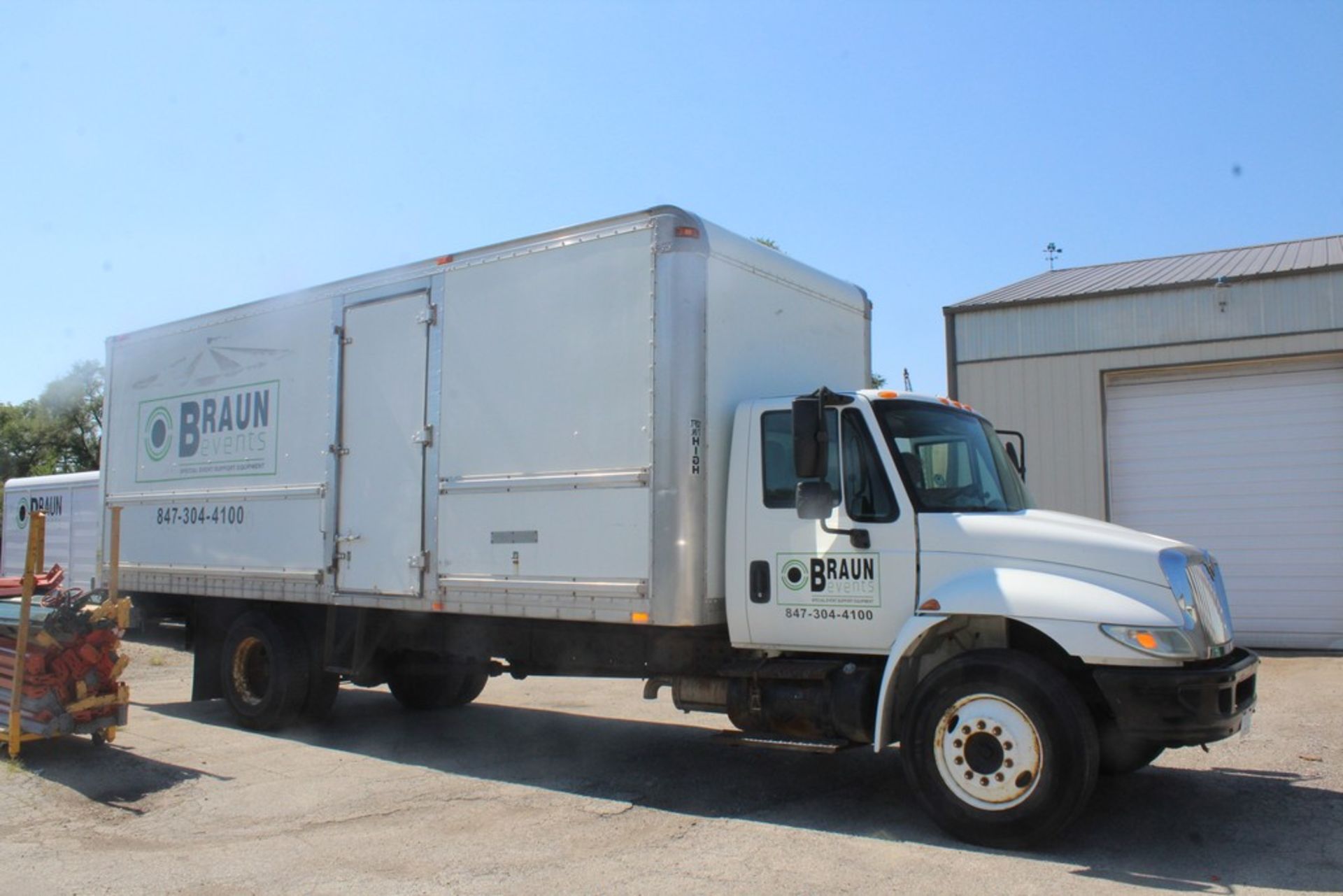 2004 International 24’ Model 4300 Box Body truck, VIN: 1HTMMAAL24H606947, Automatic Transmission, - Image 2 of 8