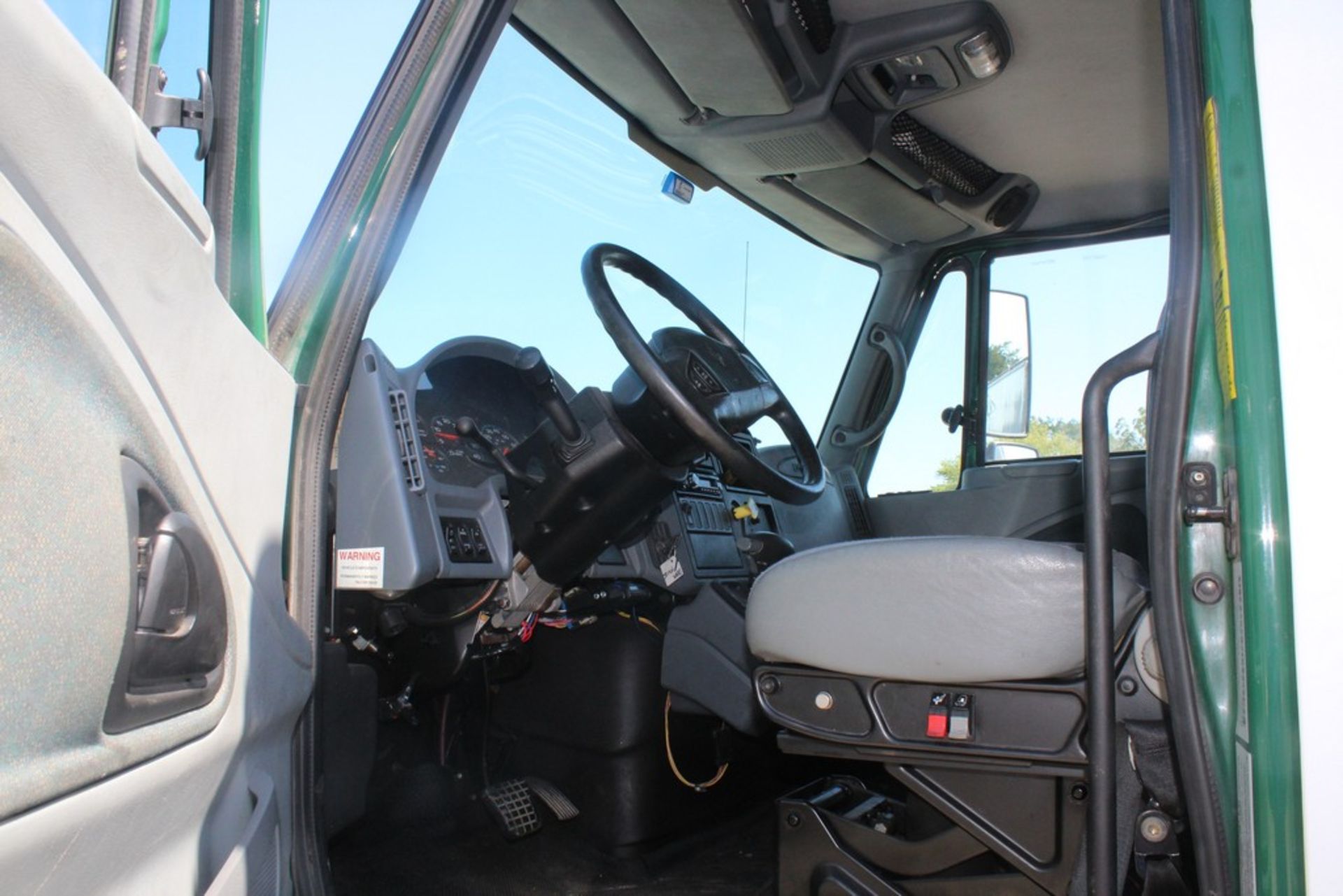 2007 International 5 Door Model 4400 Beverage Truck, VIN: 1HTMKAAN57H517188, Automatic Transmission, - Image 6 of 10