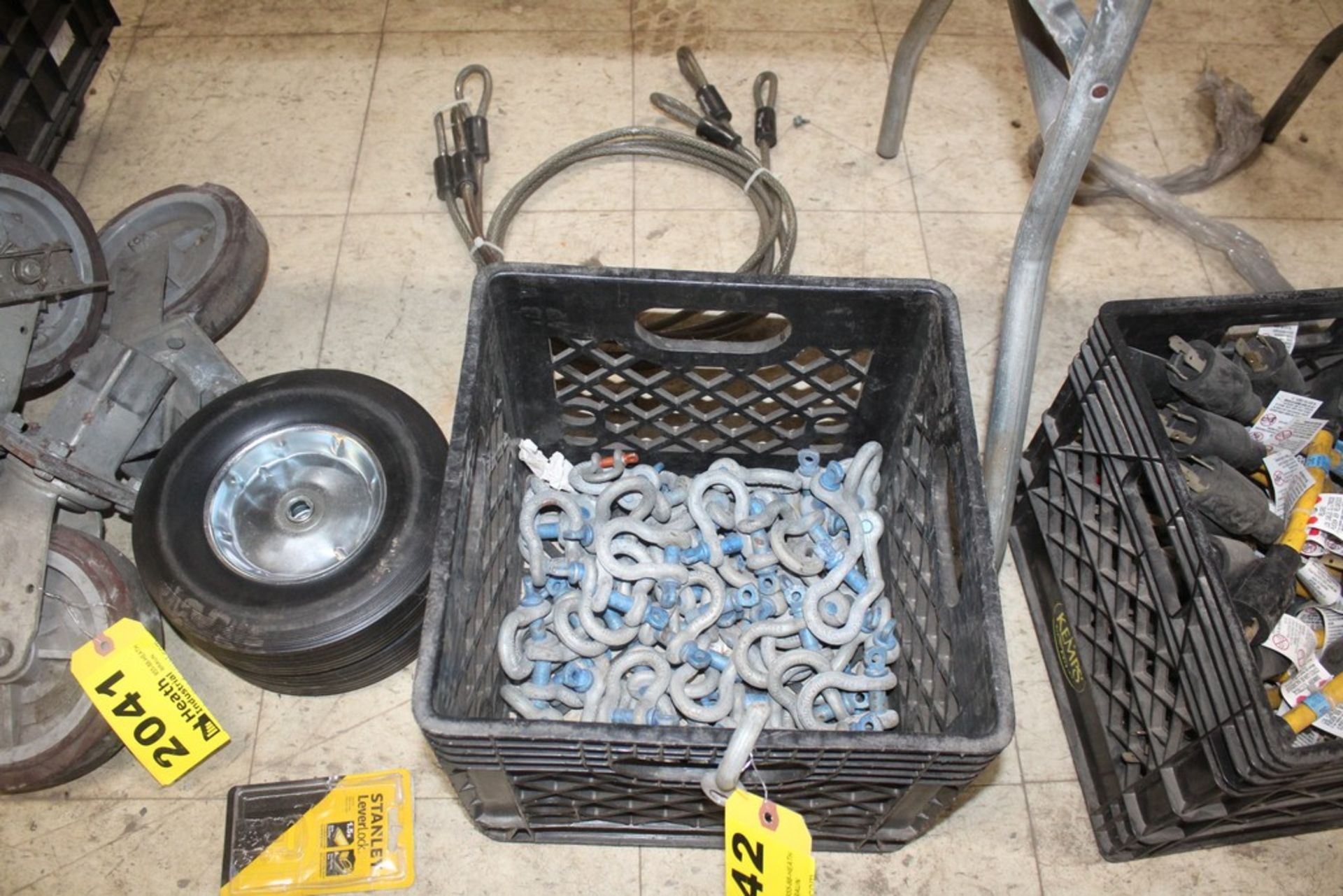 LARGE QUANTITY OF 1-1/2" SHACKLES IN CRATE