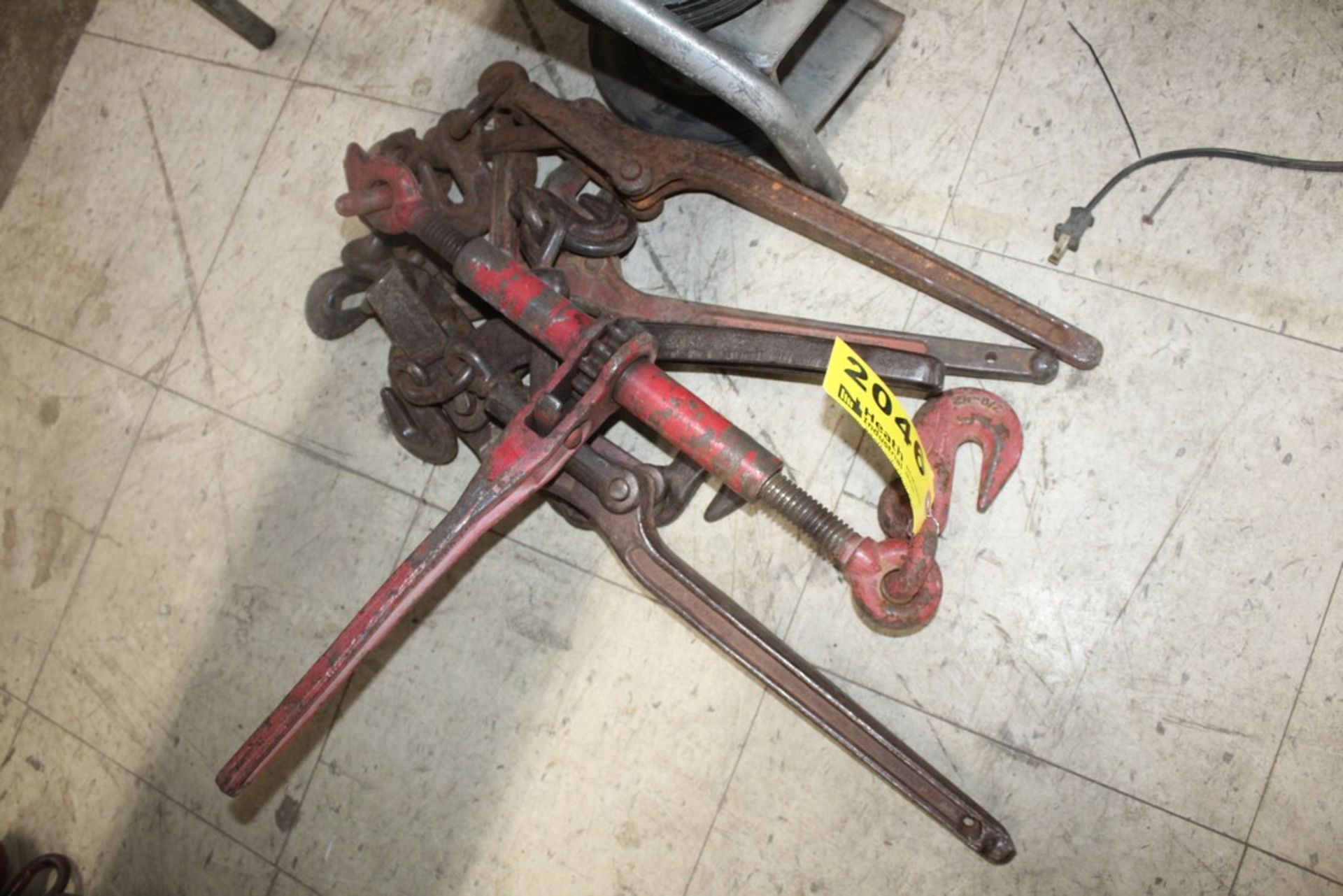 ASSORTED CHAIN BINDERS ON FLOOR