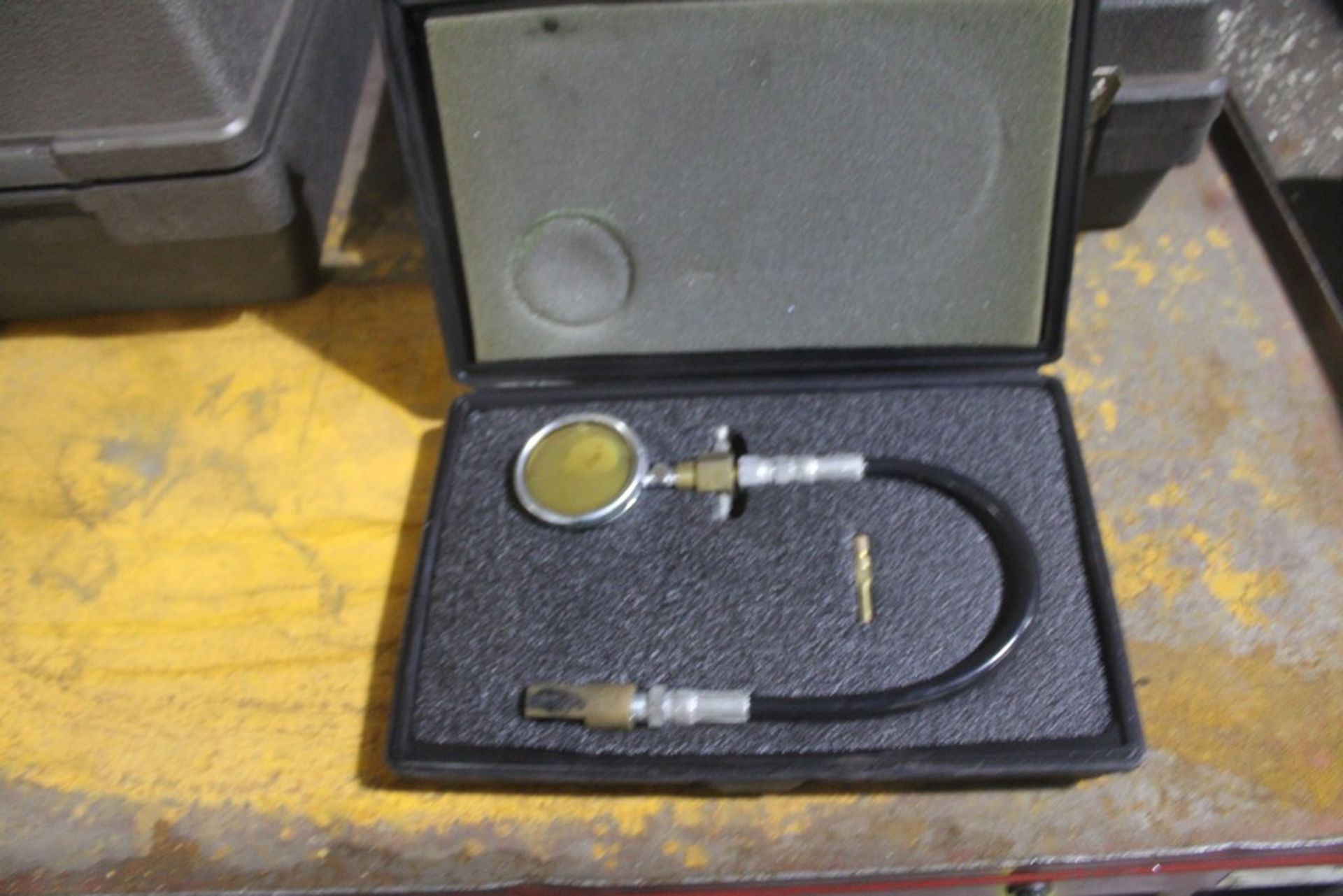 TRIANGLE SP MODEL 7212 BRAKE PRESSURE GAUGE TOOL KIT - Image 2 of 2