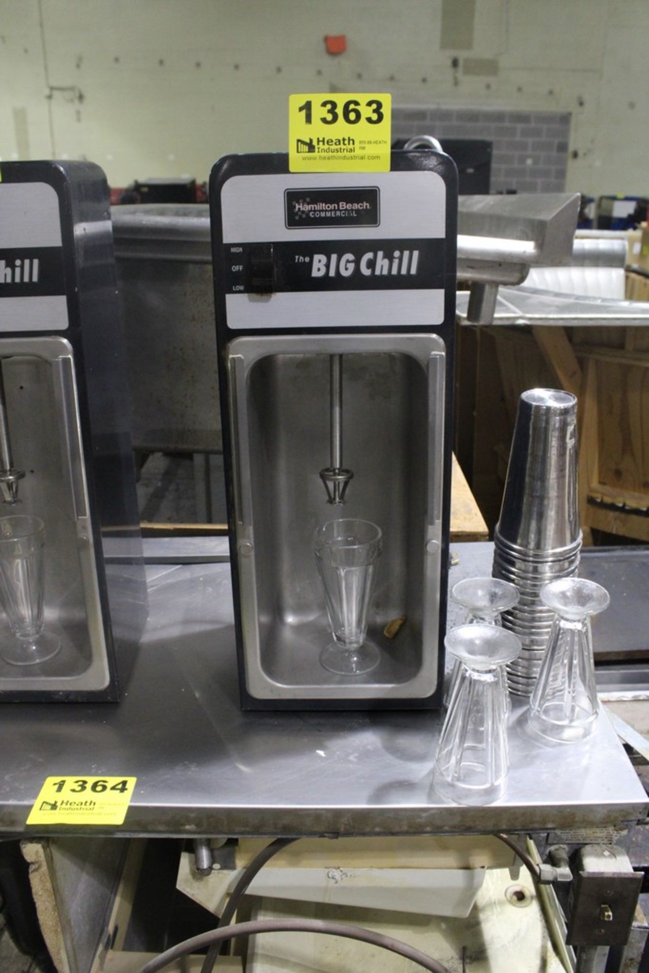 HAMILTON BEACH MODEL BIG CHILL COMMERCIAL MALT / SHAKE MIXER WITH MIXER CUPS & GLASSES