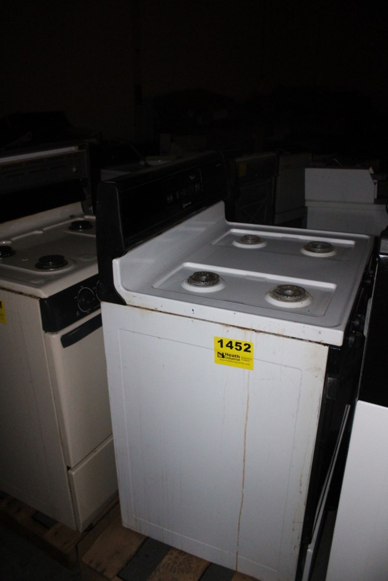 WHIRLPOOL "SUPER CAPACITY 465" FOUR BURNER GAS RANGE WITH "ACCURATE SYSTEM", 30" X 25" X 47"