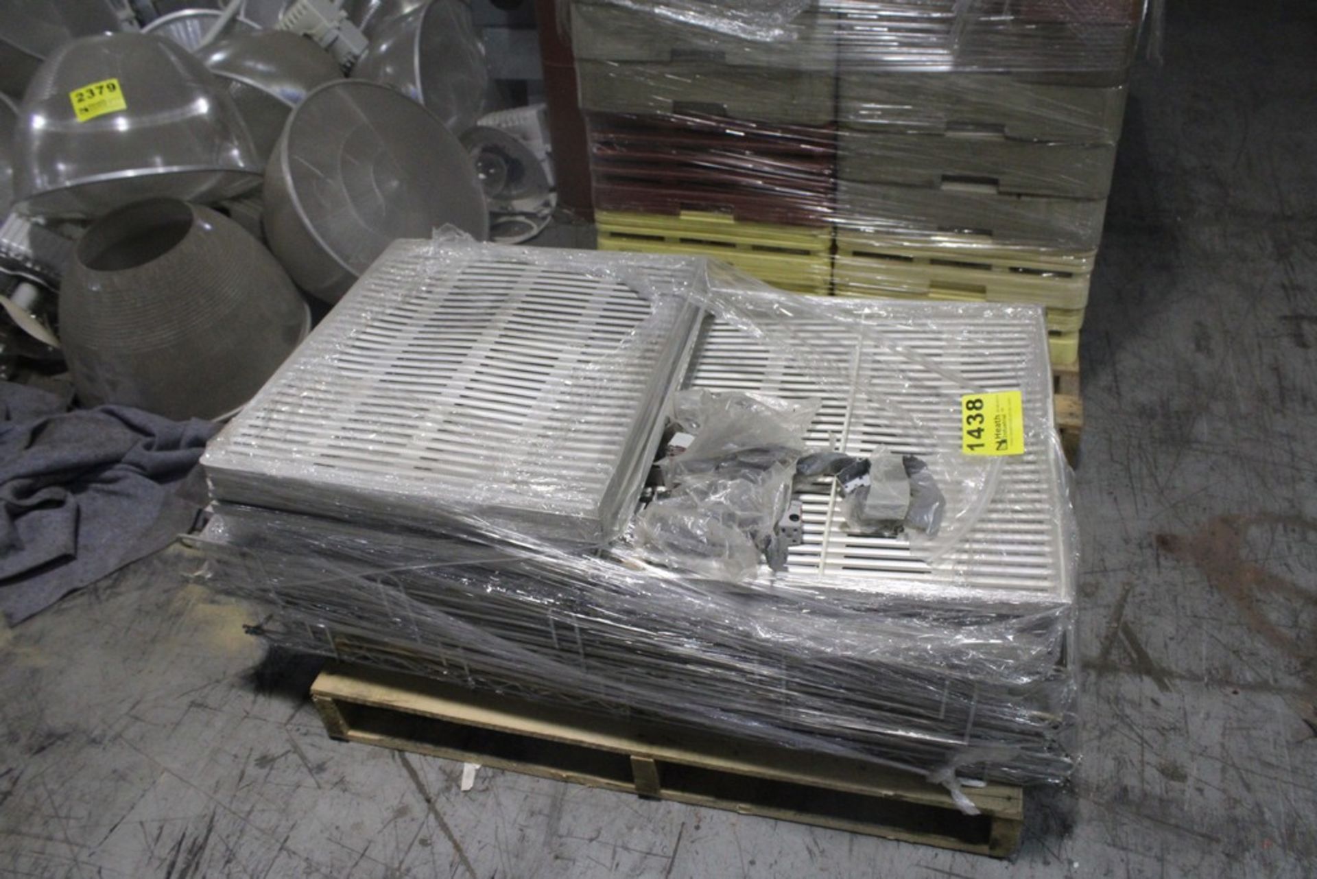 LARGE QTY OF ALUMINUM TRAYS